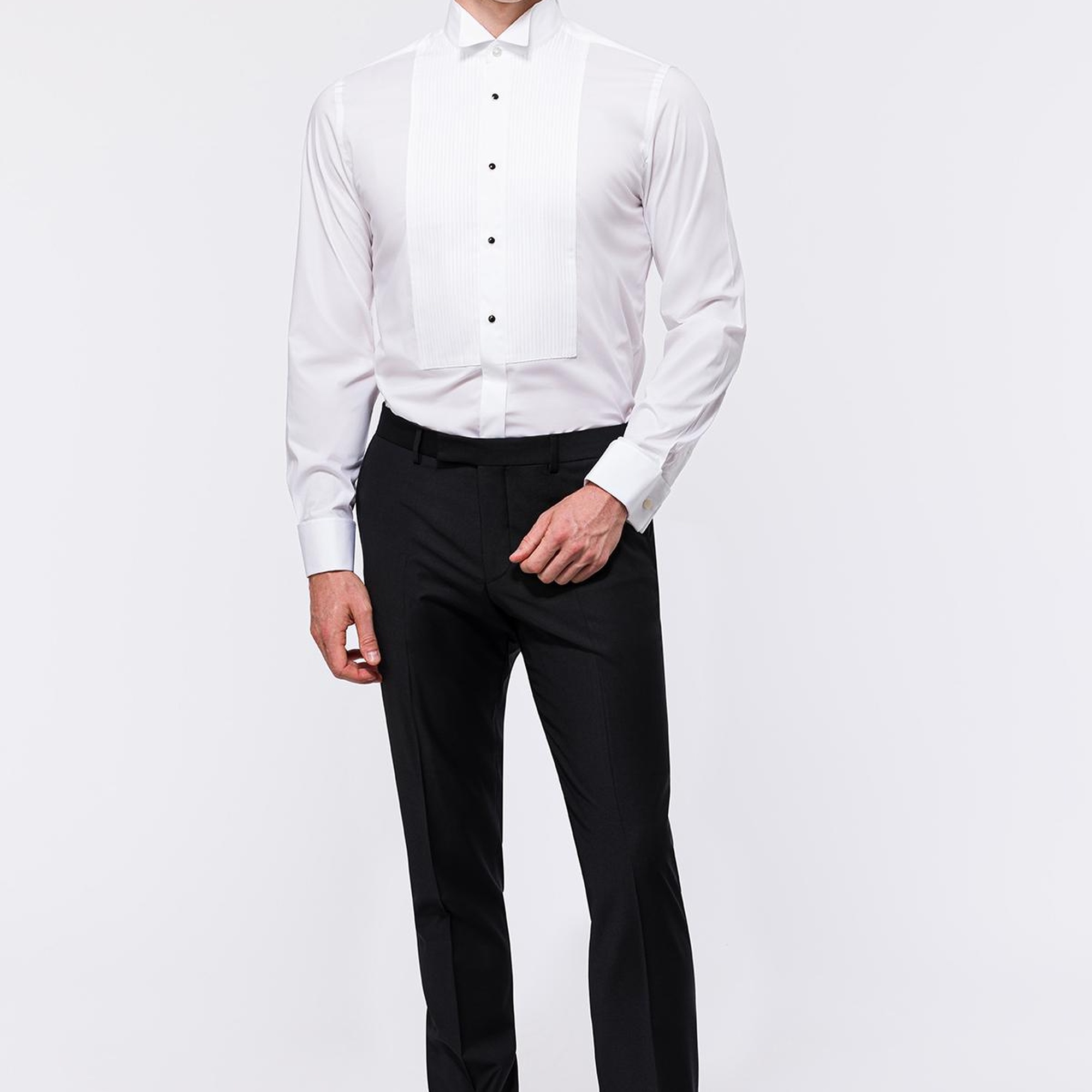 Erkek Beyaz Oliver Fit Ata Yaka Kol Düğmeli Metal Düğme Pilili Smokin Gömleği