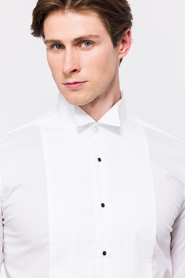  Erkek Beyaz Oliver Fit Ata Yaka Kol Düğmeli Metal Düğme Pilili Smokin Gömleği