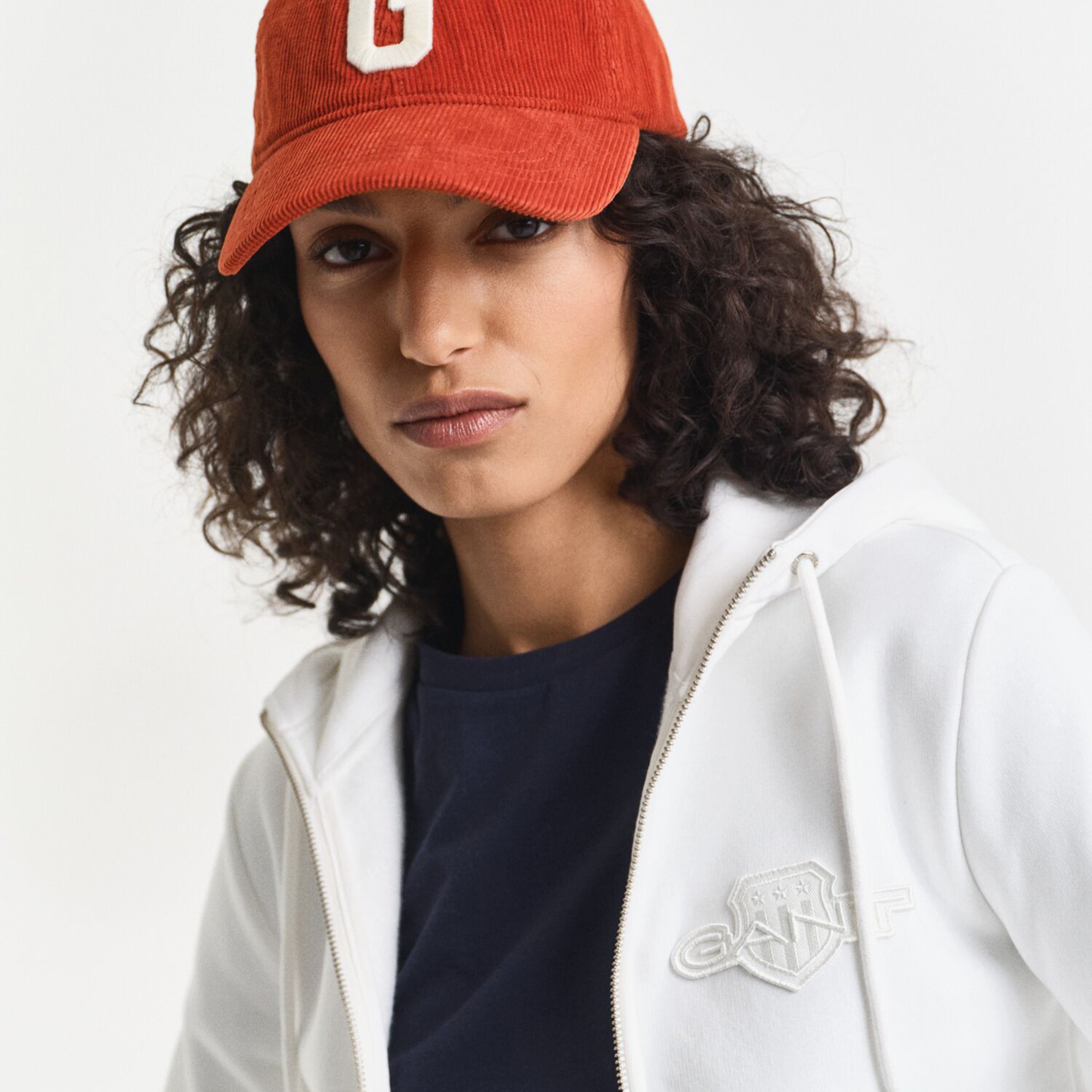 GANT Kadın Beyaz Regular Fit Kapüşonlu Fermuarlıı Sweatshirt