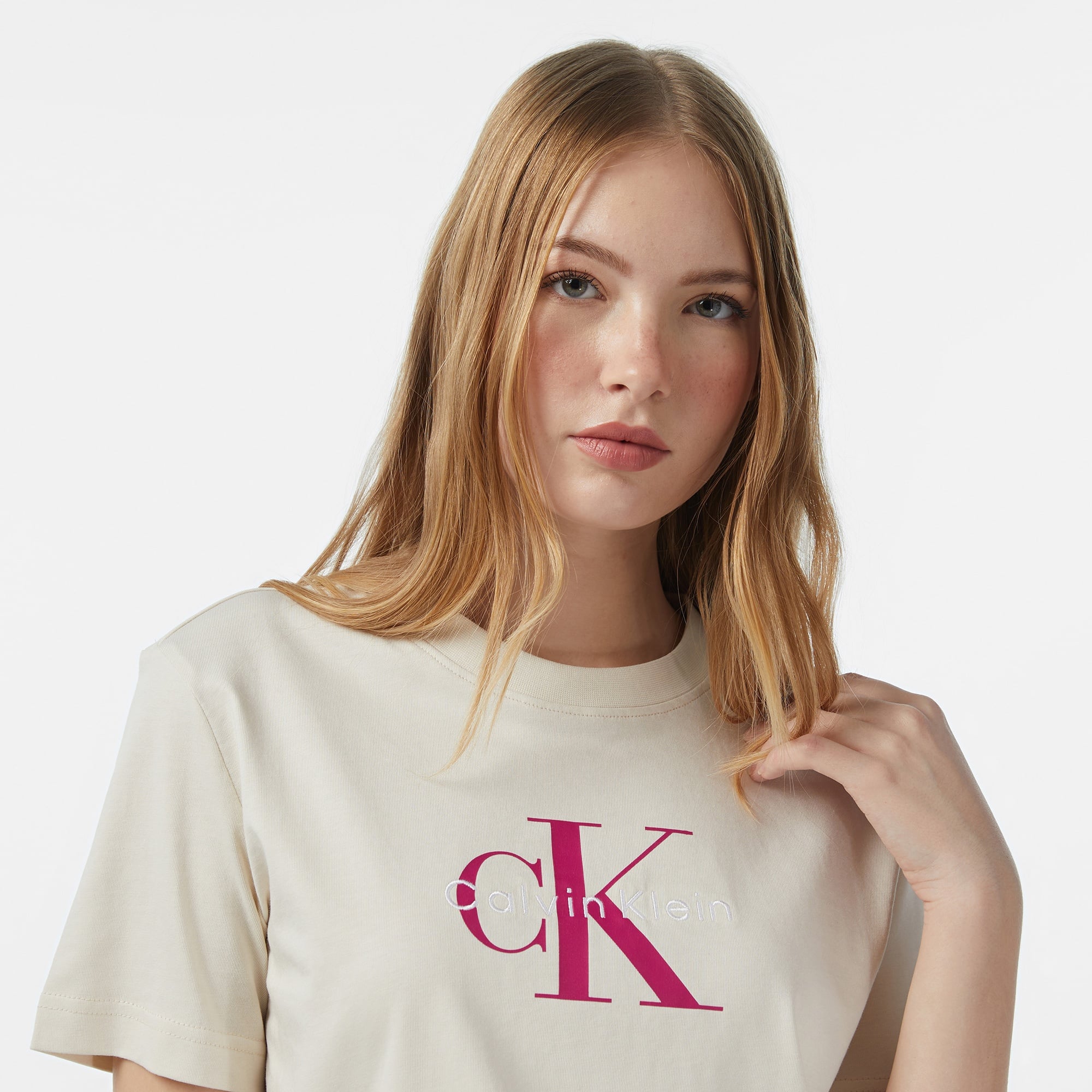 Calvin Klein Hero Classic Monologo Kadın Beyaz T-Shirt
