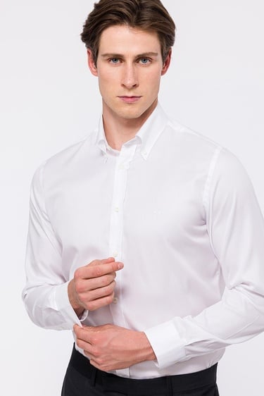  Erkek Beyaz Oliver Fit Düğmeli Yaka Klasik Gömlek