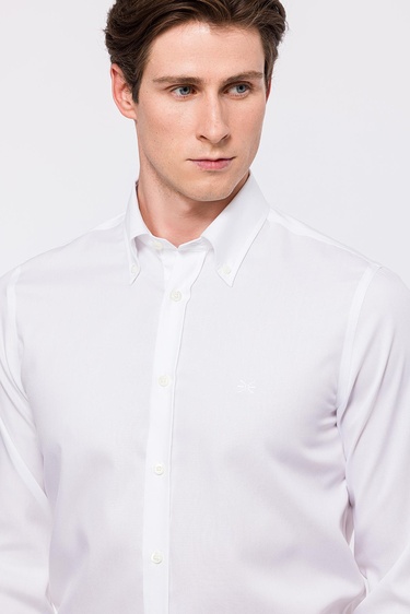  Erkek Beyaz Cooper Fit Düğmeli Yaka Non-Iron Spor Gömlek