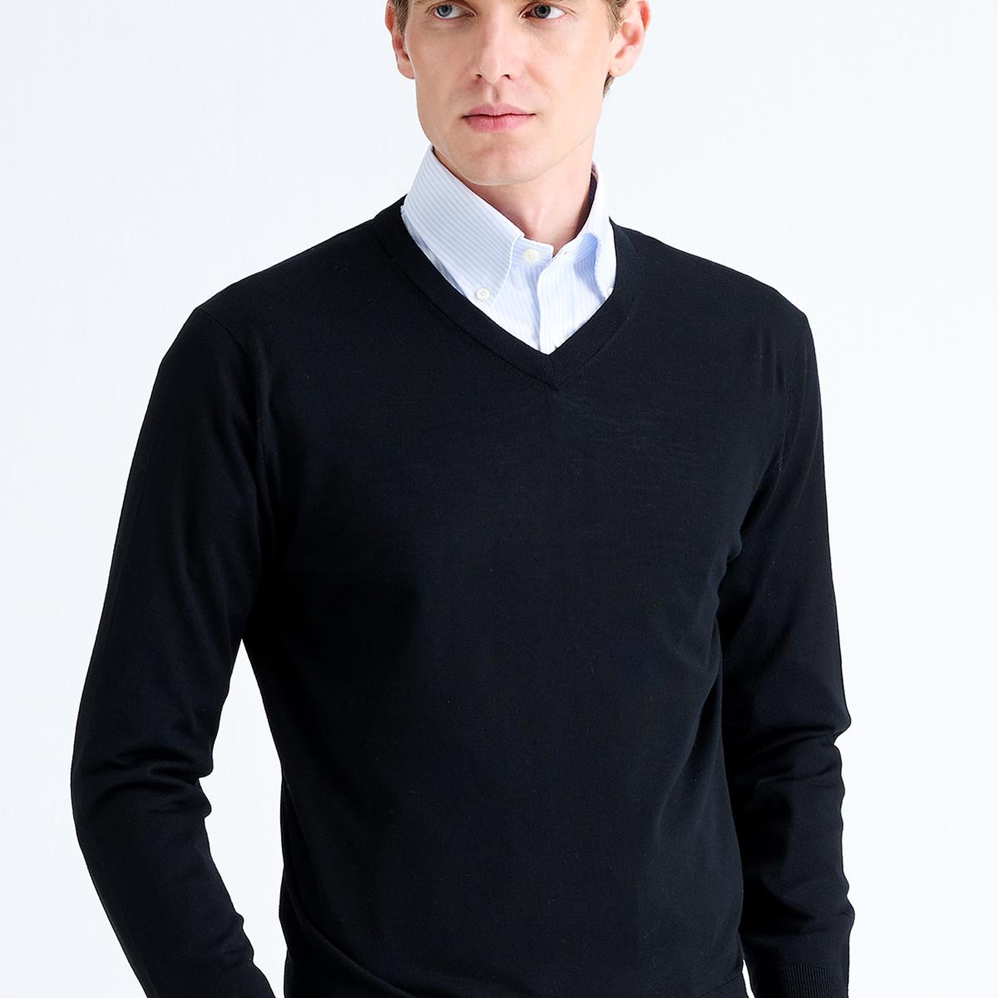 Erkek Siyah V Yaka Yün Kazak