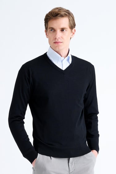  Erkek Siyah V Yaka Yün Kazak