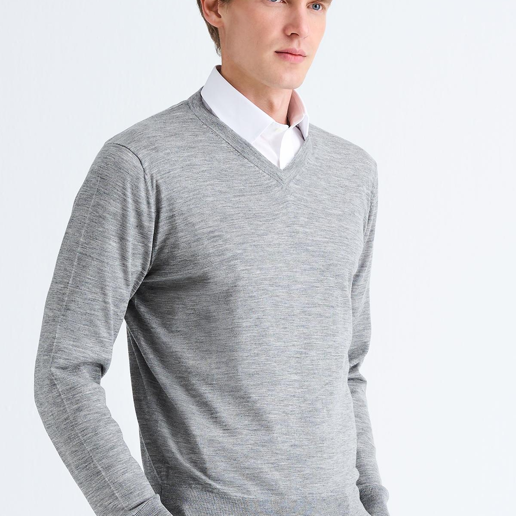 Erkek Gri V Yaka Yün Kazak