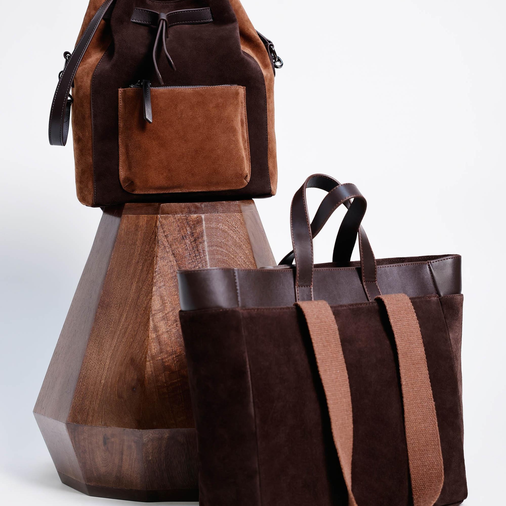 YARGICI Büzgü Detaylı Deri Sırt Çantası