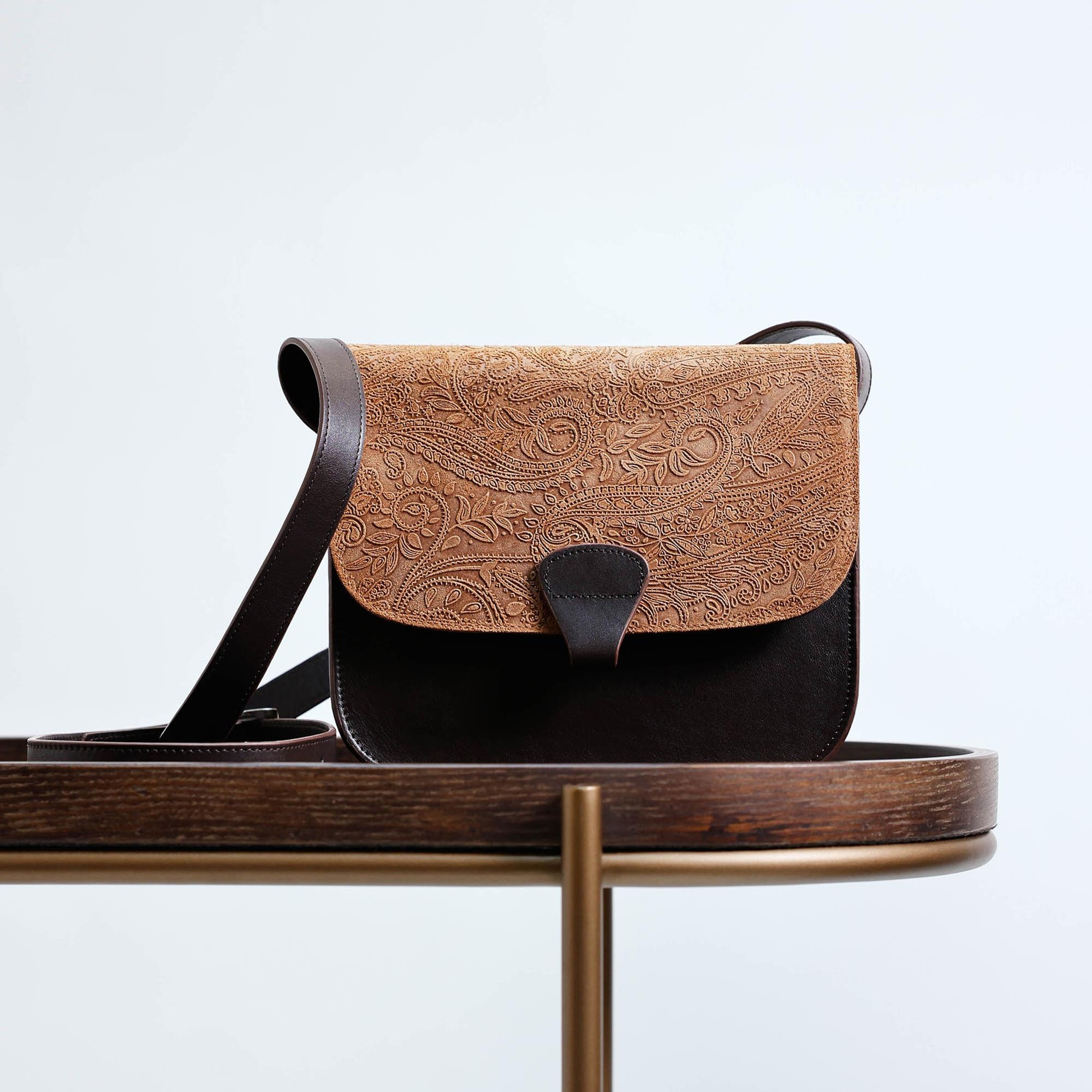 YARGICI Şal Baskılı Süet Garnili Deri Çapraz Çanta