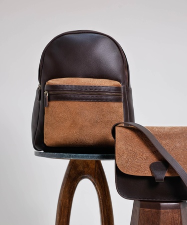  YARGICI Şal Baskı Cep Detaylı Deri Sırt Çantası