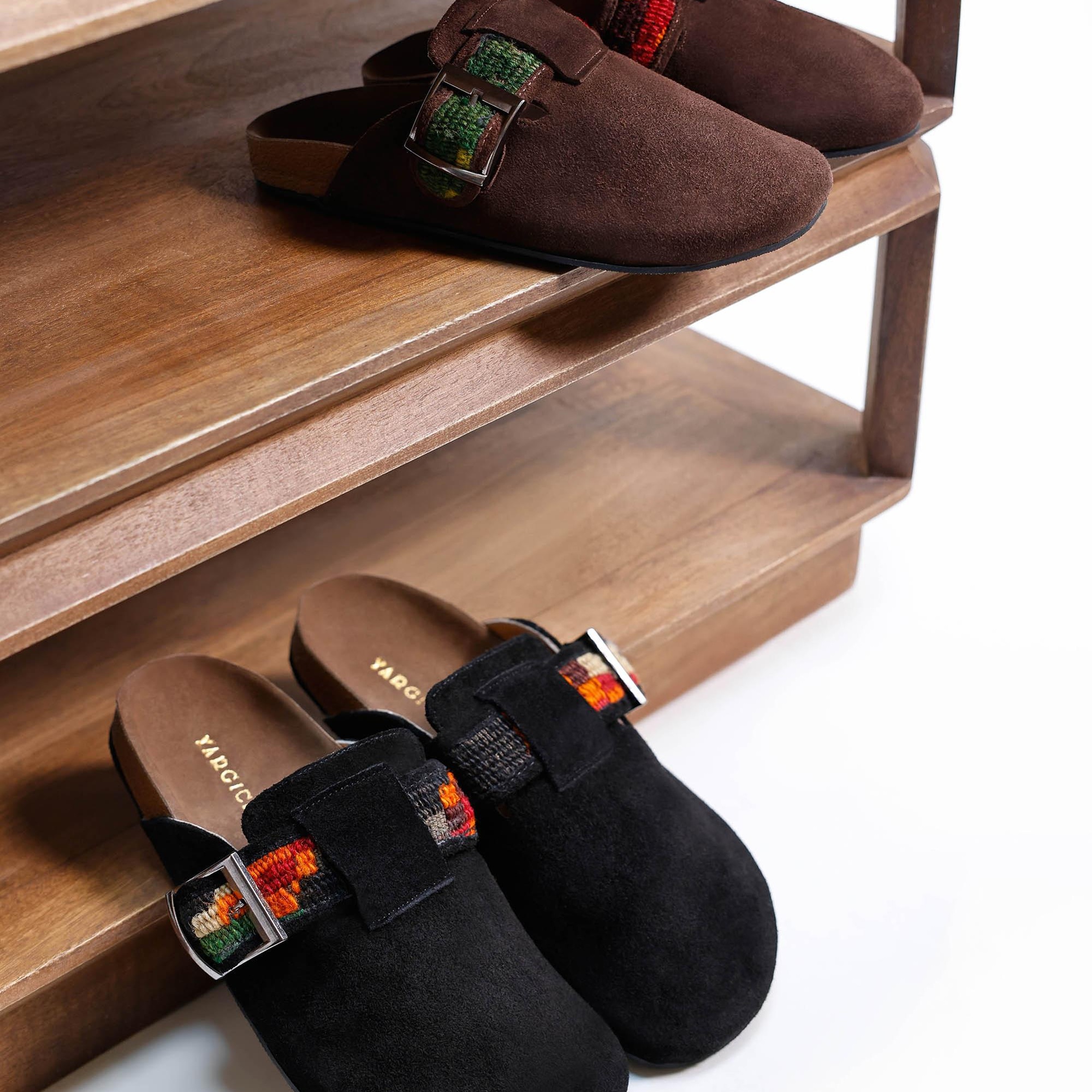 YARGICI Şerit Detaylı Deri Terlik