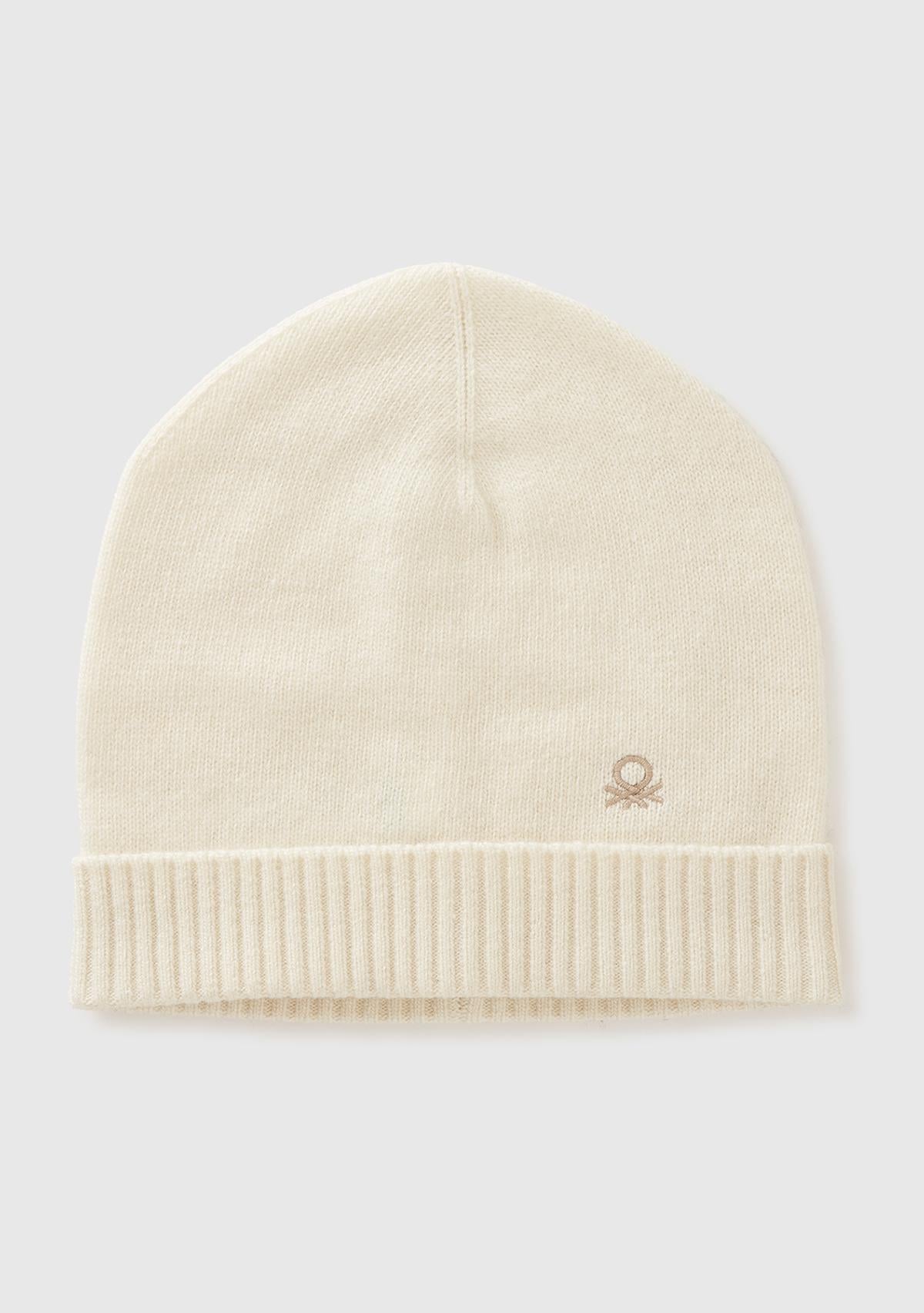  Kadın Krem Yün ve Kaşmir Karışımlı Önü Logo Detaylı Ribana Detaylı Bere