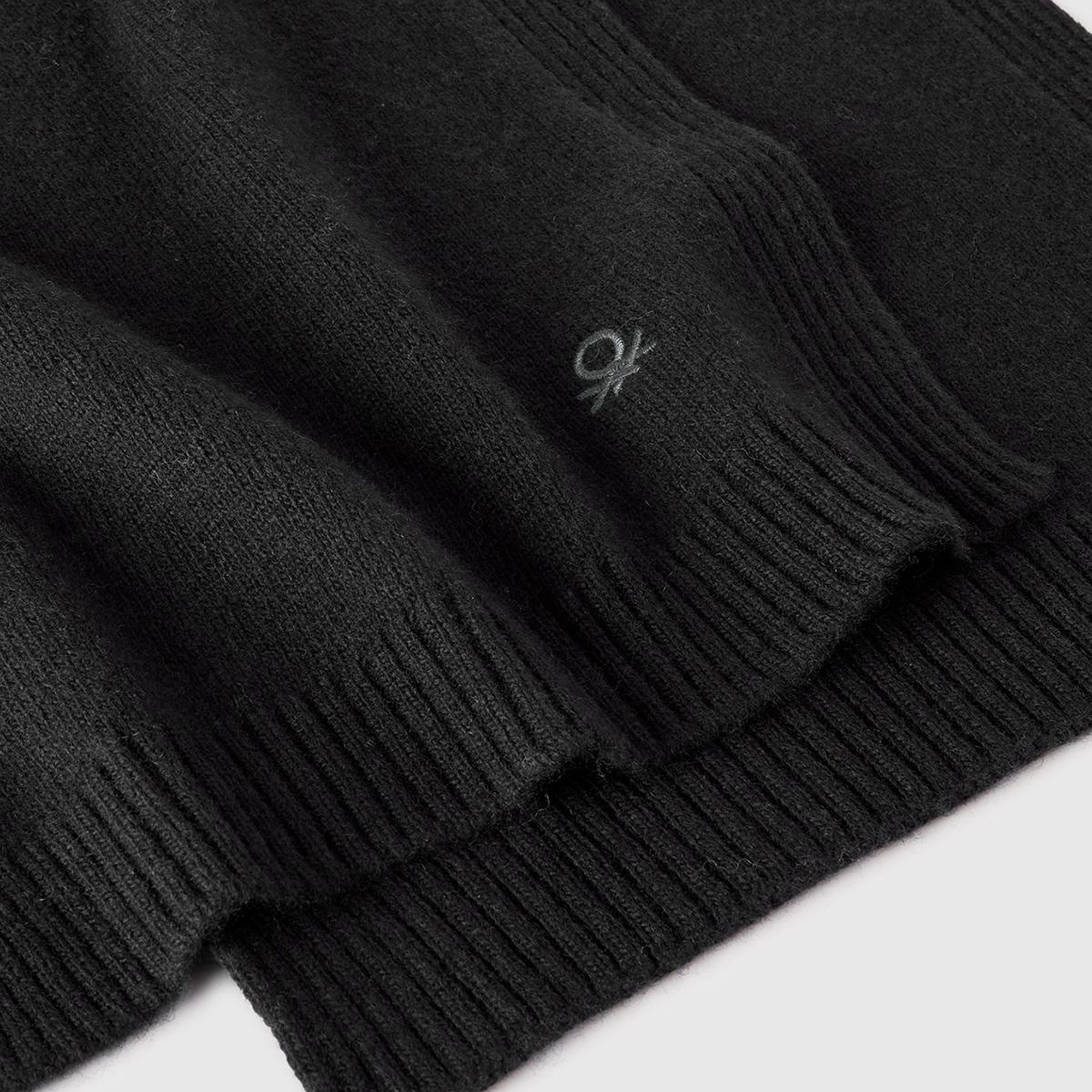 Kadın Sİyah Yün ve Kaşmir Karışımlı Logo Detaylı Ribanalı Atkı