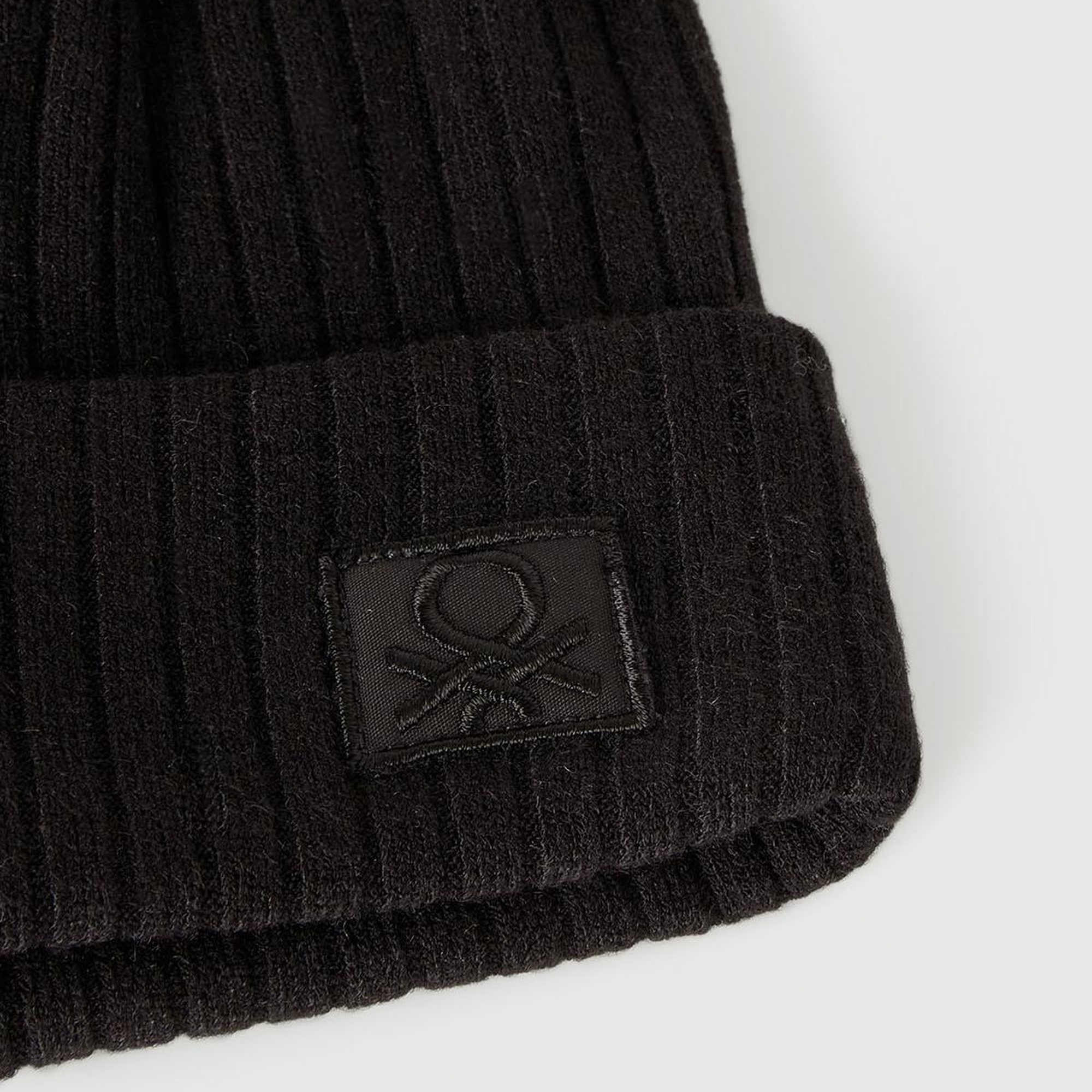 Erkek Çocuk Siyah 3D İşlemeli Astarlı Nervürlü Bere