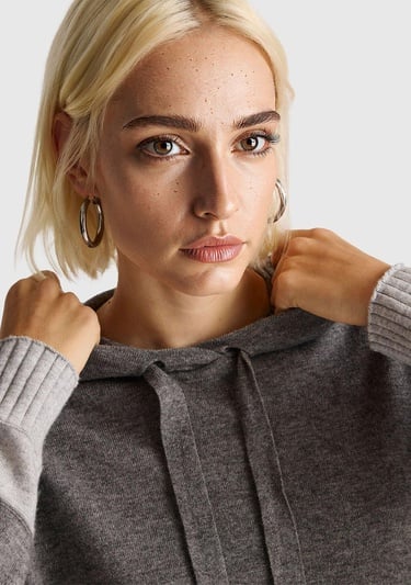  Kadın Antrasit Melanj Yün ve Kaşmir Karışımlı Kapüşonlu Kazak