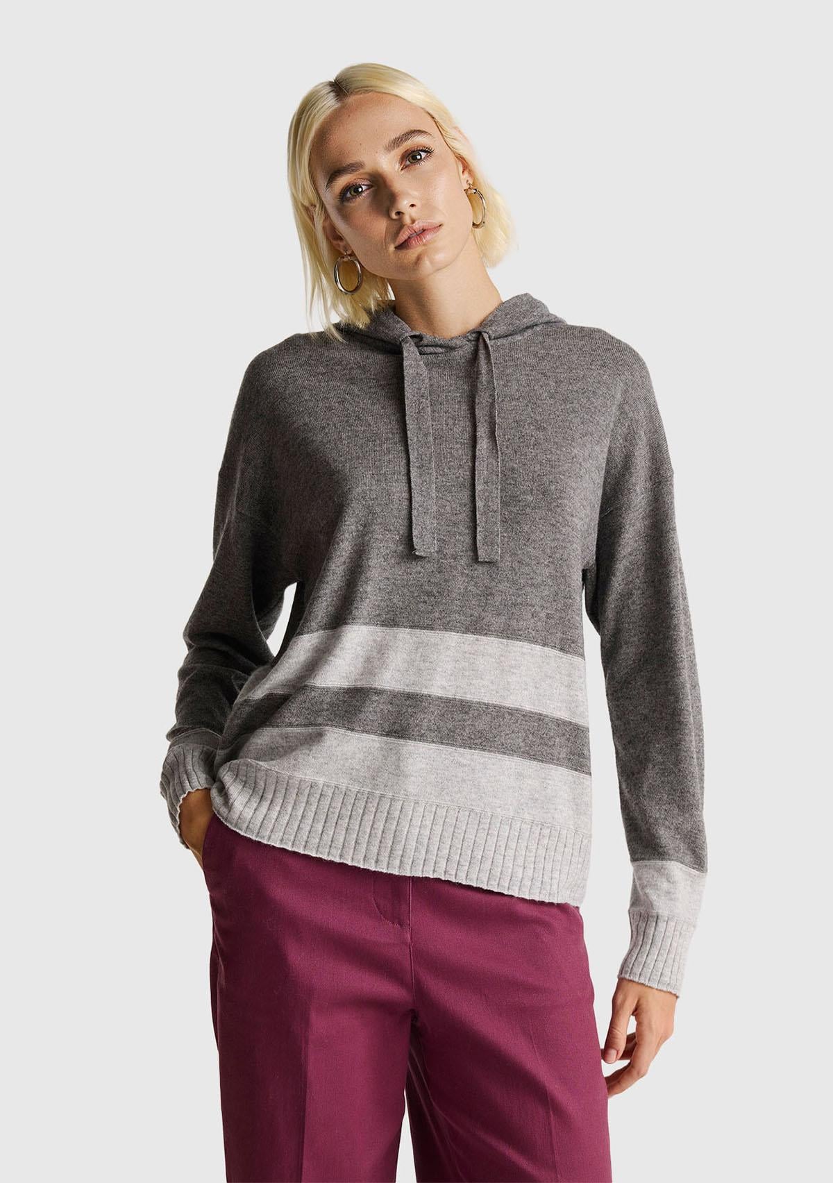  Kadın Antrasit Melanj Yün ve Kaşmir Karışımlı Kapüşonlu Kazak