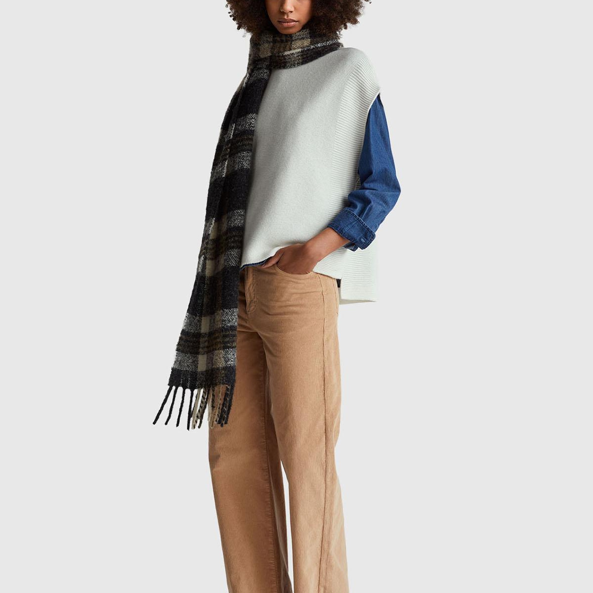 Kadın Krem Yün Karışımlı Ribana Detaylı Yırtmaçlı Kolsuz Kazak