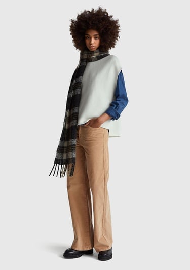  Kadın Krem Yün Karışımlı Ribana Detaylı Yırtmaçlı Kolsuz Kazak