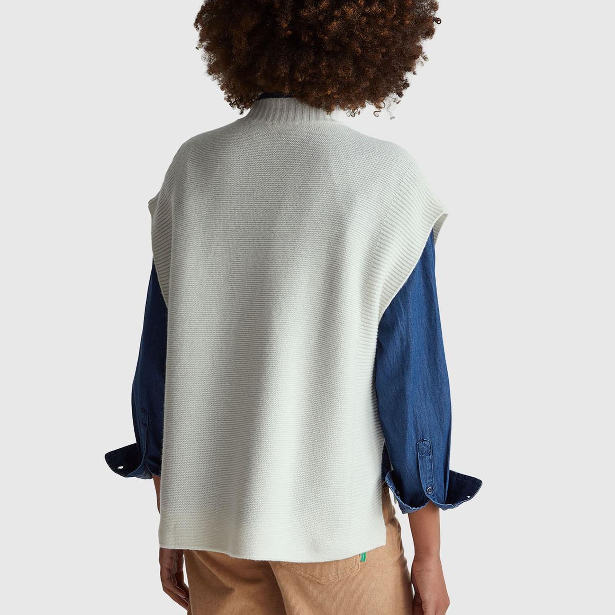 Kadın Krem Yün Karışımlı Ribana Detaylı Yırtmaçlı Kolsuz Kazak