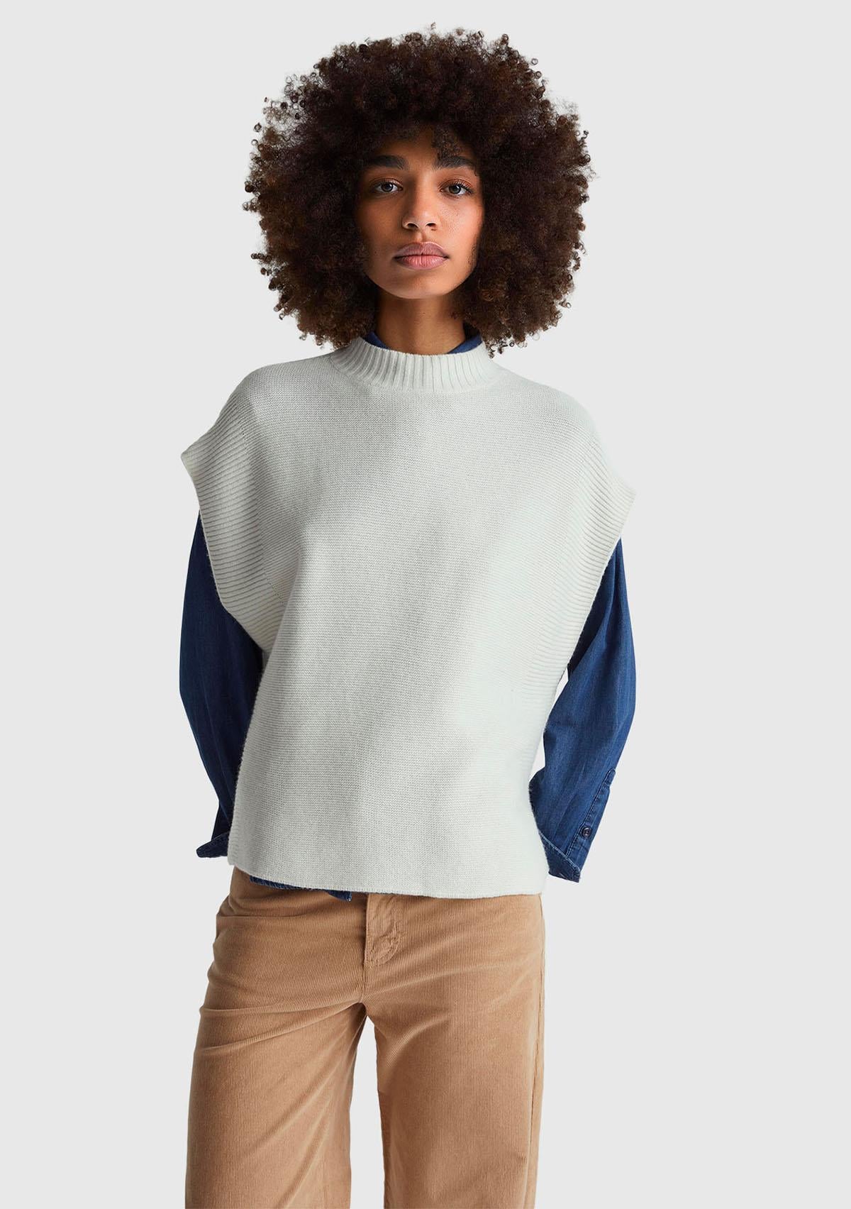  Kadın Krem Yün Karışımlı Ribana Detaylı Yırtmaçlı Kolsuz Kazak