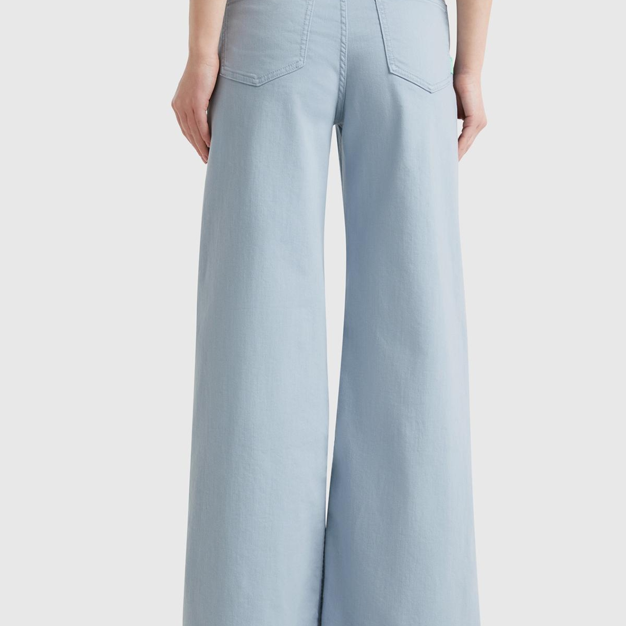 Kadın Açık Mavi Streç Pamuklu Arkası Logo Etiketli Bol Kesim Pantolon
