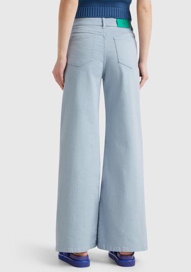  Kadın Açık Mavi Streç Pamuklu Arkası Logo Etiketli Bol Kesim Pantolon