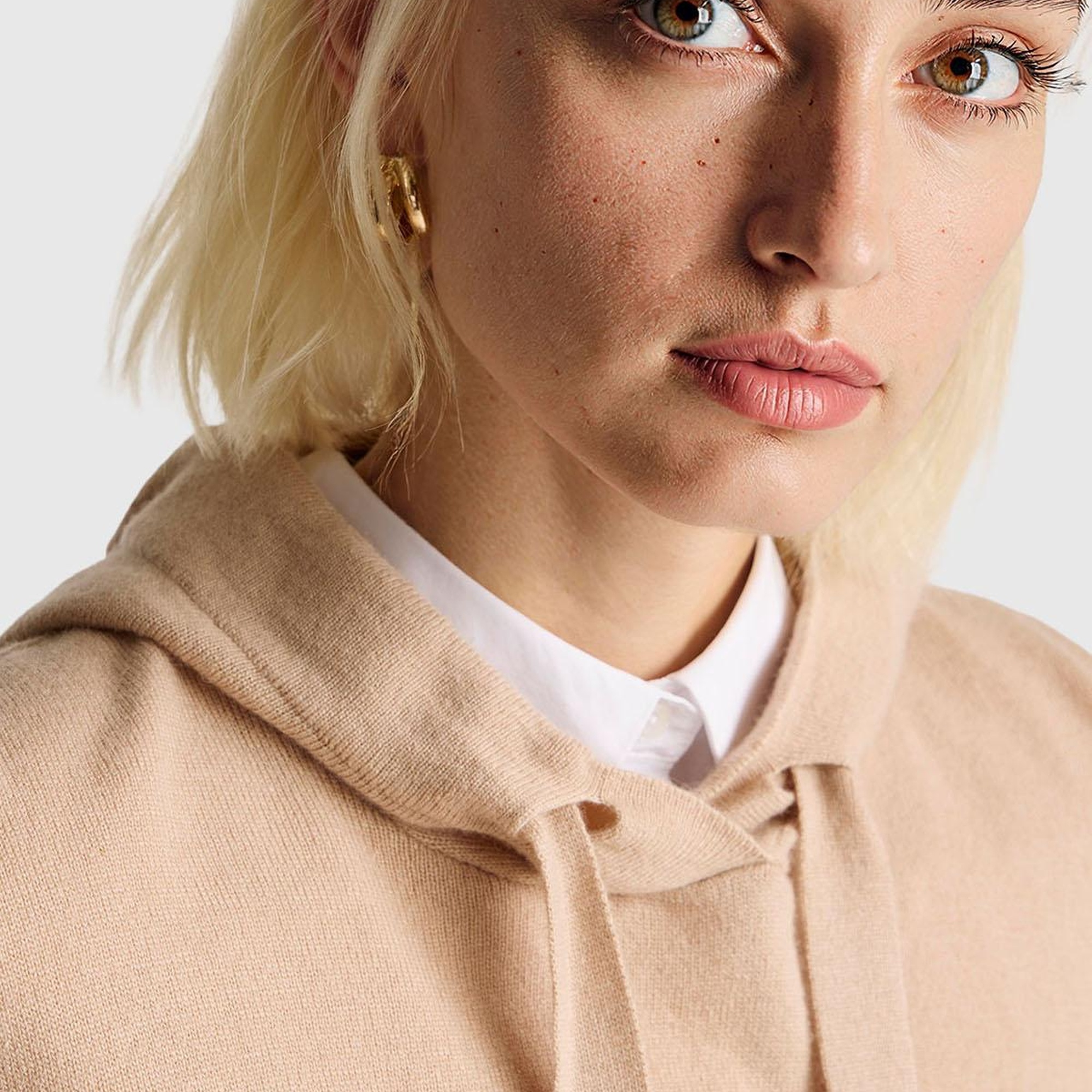 Kadın Bej Yün ve Kaşmir Karışımlı Kapüşonlu Kazak