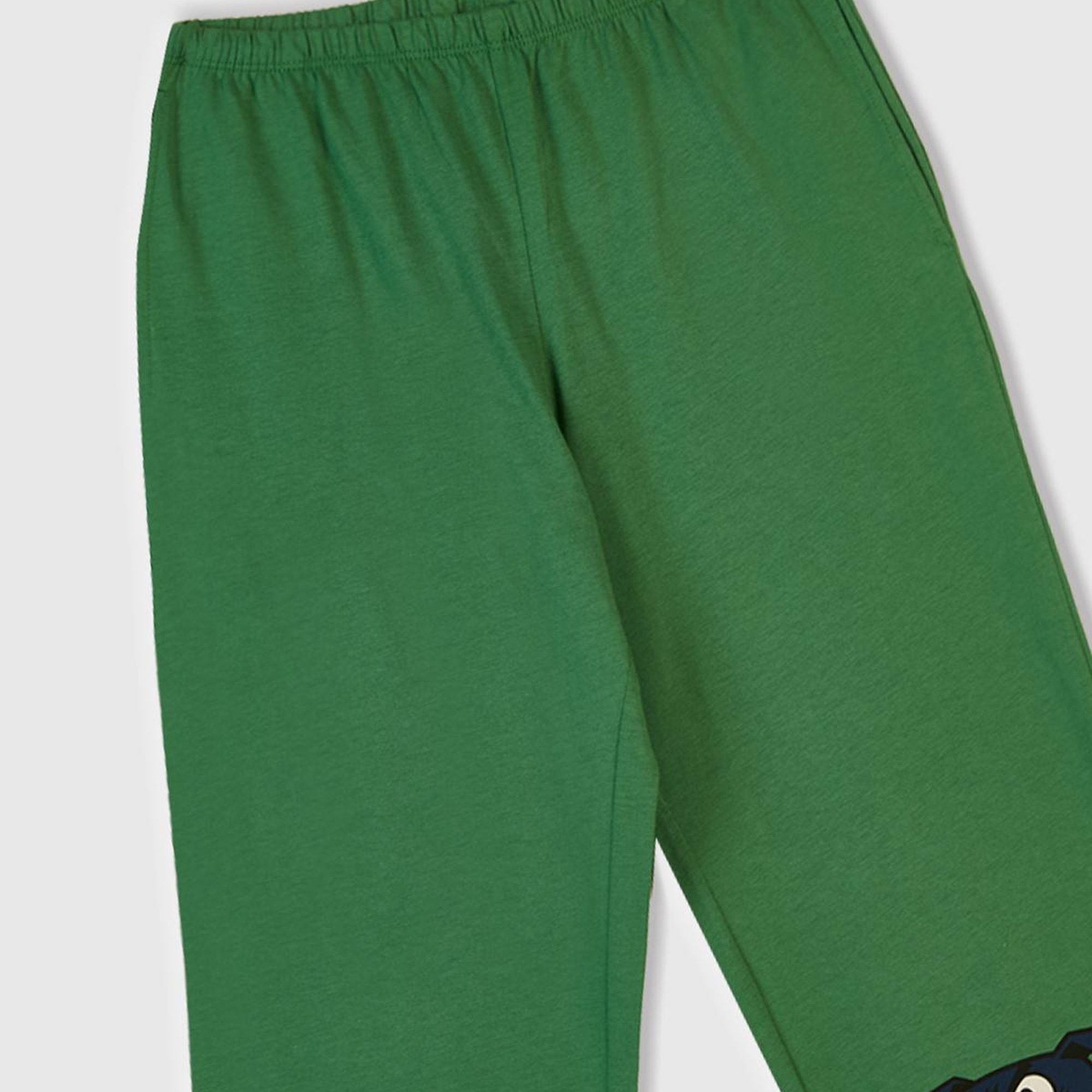 Erkek Çocuk Yeşil Üstü Baskılı Altı Cepli Pijama Takımı