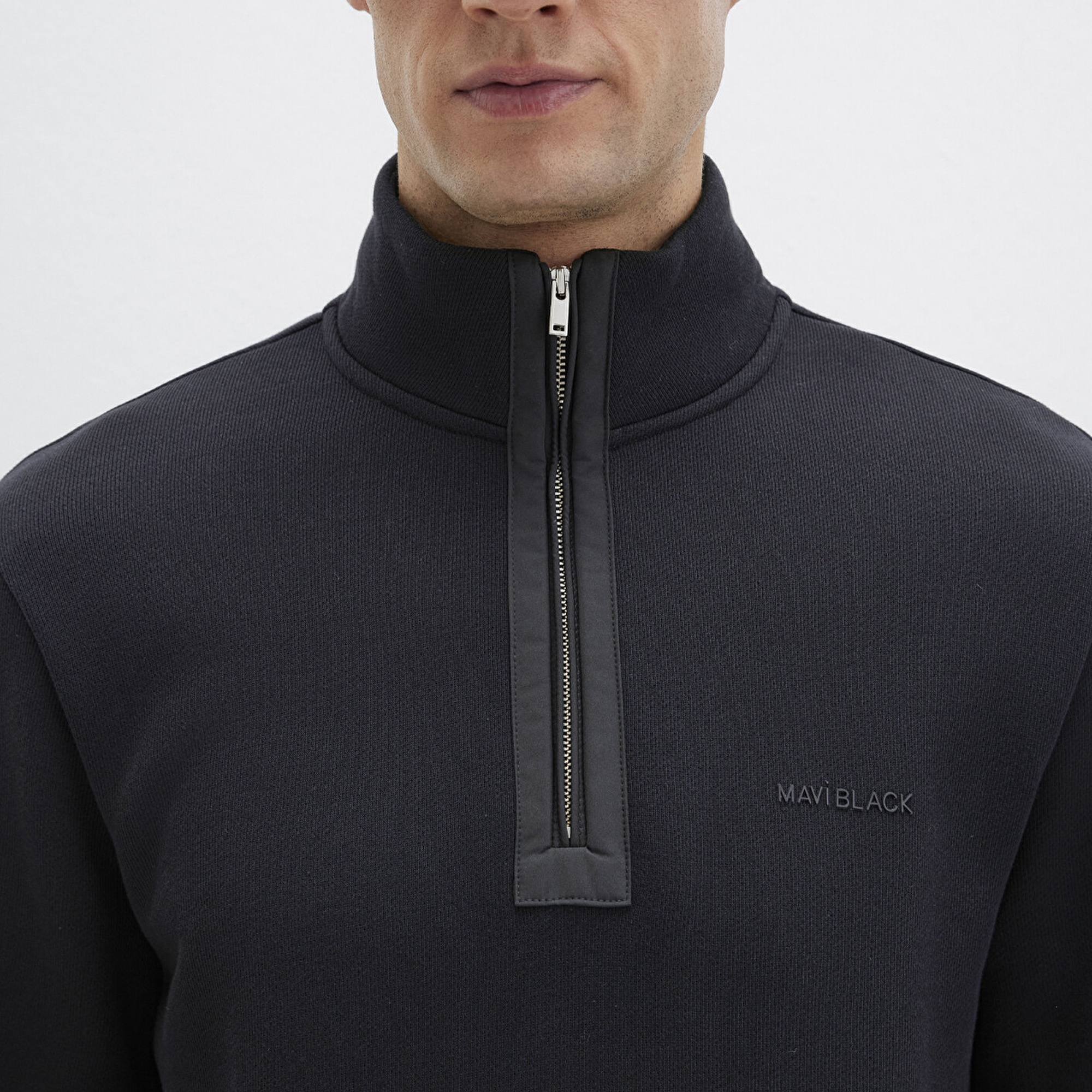 Mavi Yarı Fermuarlı Siyah Sweatshirt 0S10477-900