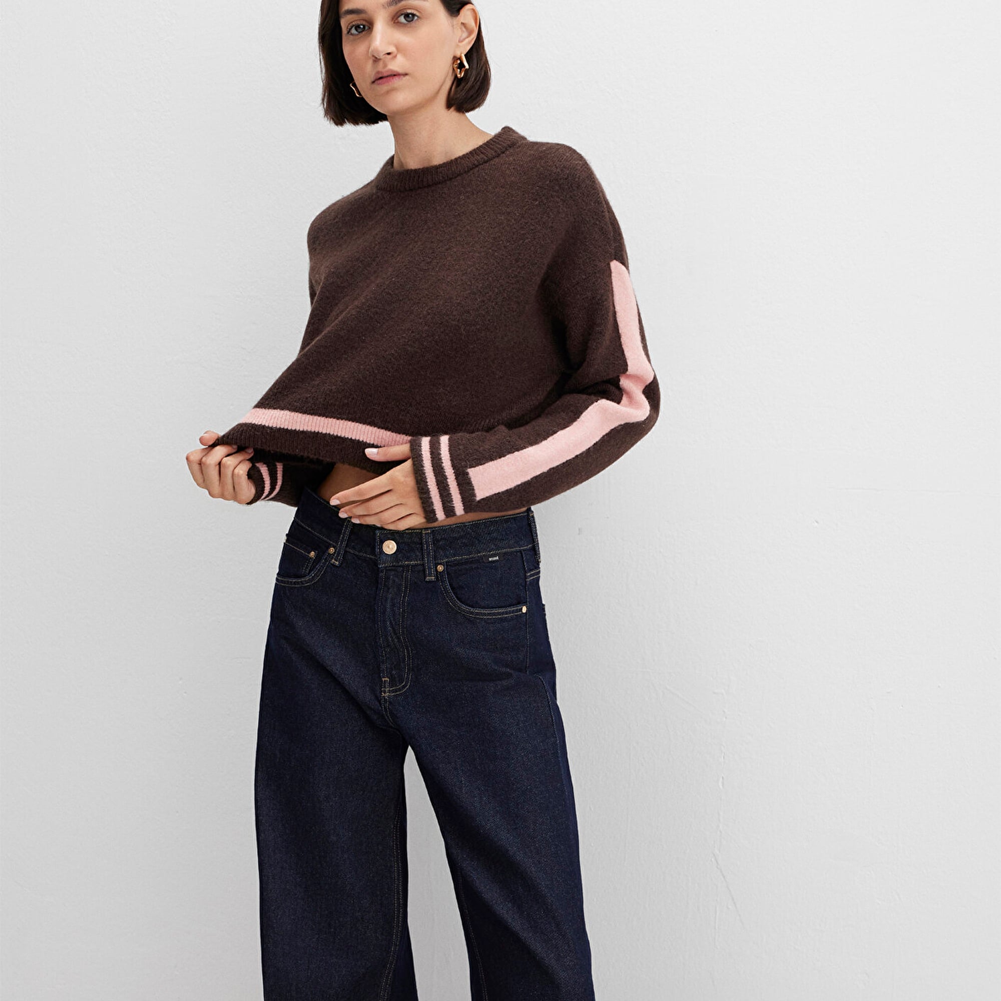 Mavi Çizgi Detaylı Kahverengi Kazak Crop / Kısa Kesim 1710876-70251