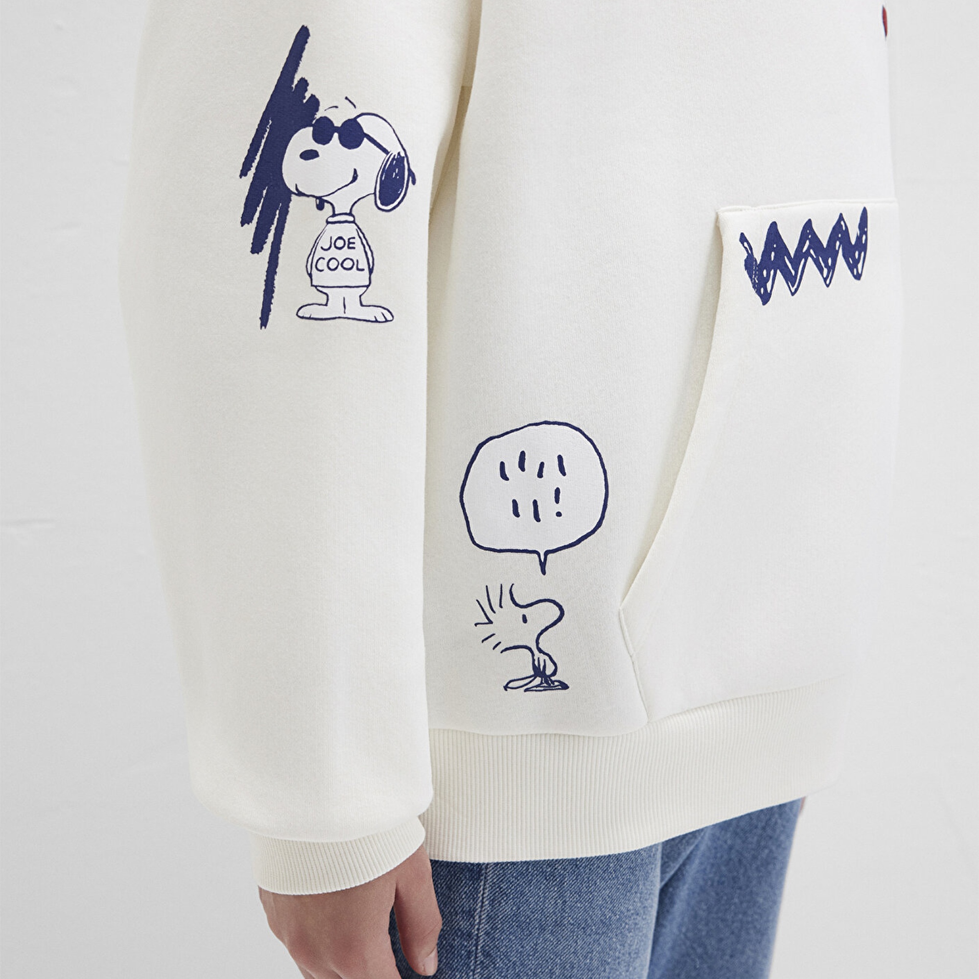 Mavi Snoopy Baskılı Ekru Sweatshirt 1S10470-80194