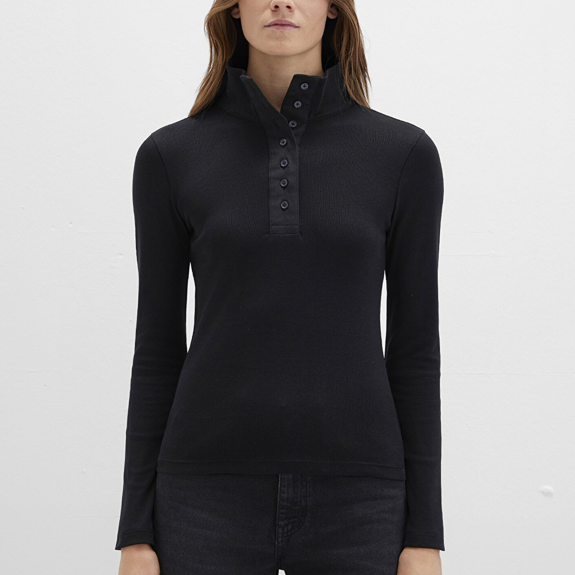 Mavi Düğme Detaylı Dik Yaka Siyah Tişört Fitted / Vücuda Oturan Kesim 1613614-900