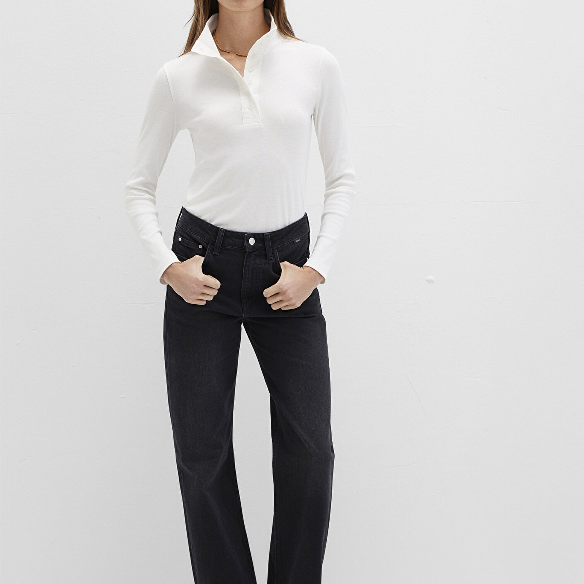 Mavi Düğme Detaylı Dik Yaka Ekru Tişört Fitted / Vücuda Oturan Kesim 1613614-70057