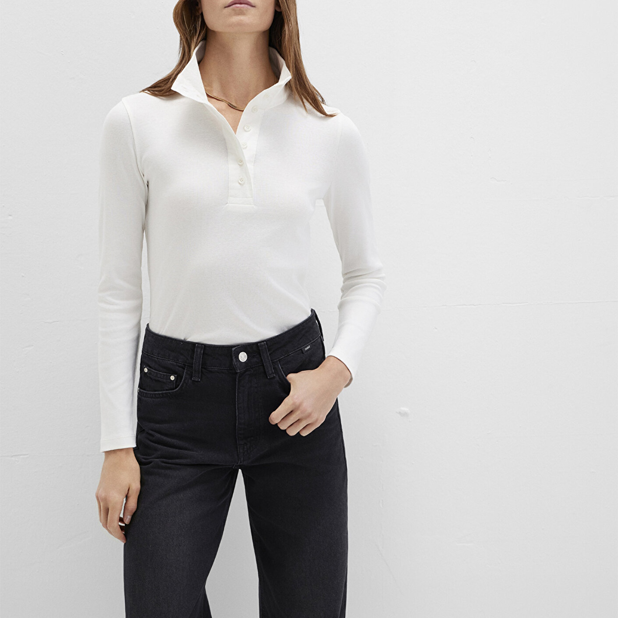 Mavi Düğme Detaylı Dik Yaka Ekru Tişört Fitted / Vücuda Oturan Kesim 1613614-70057