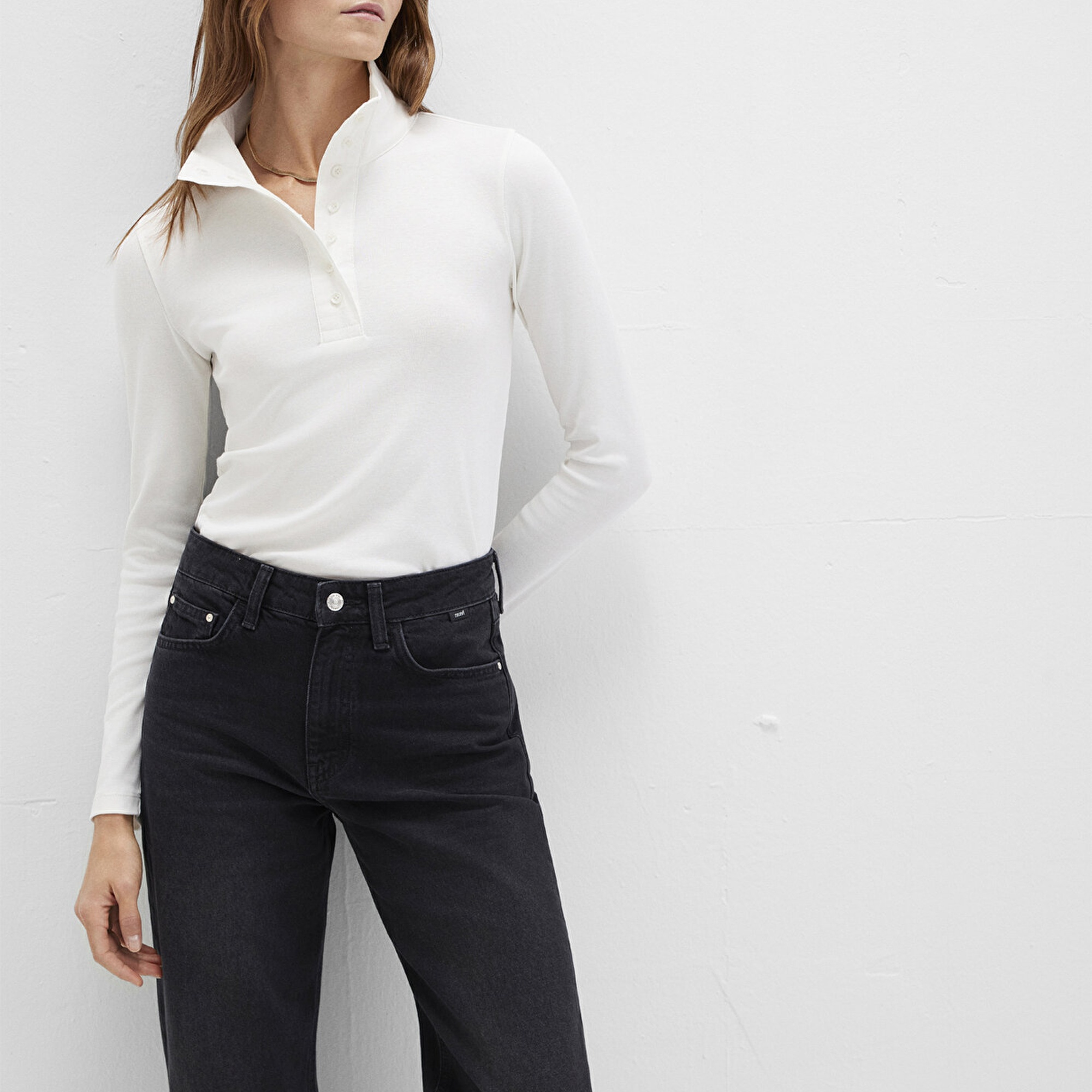 Mavi Düğme Detaylı Dik Yaka Ekru Tişört Fitted / Vücuda Oturan Kesim 1613614-70057