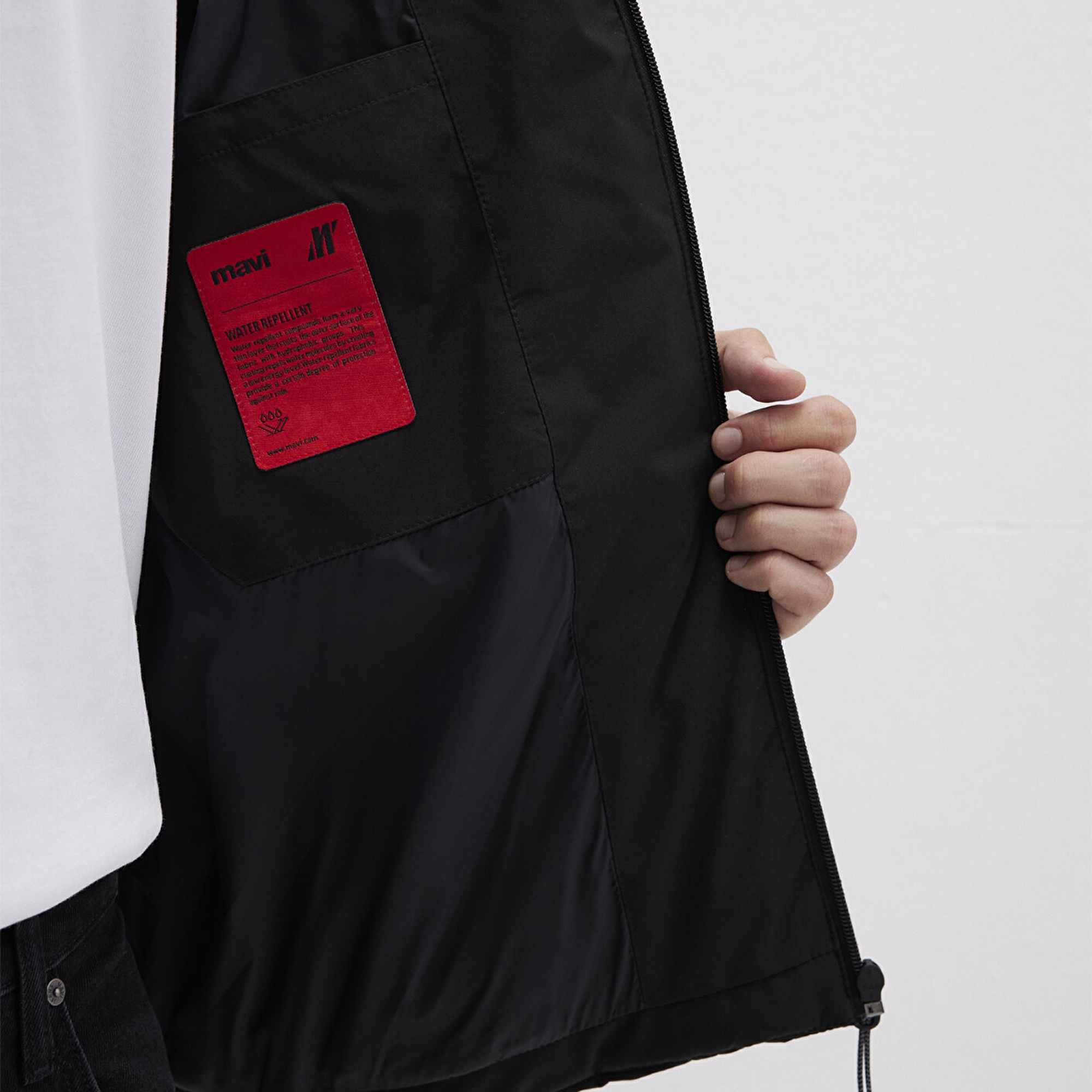 Mavi Kapüşonlu Siyah Şişme Mont 0110675-71379