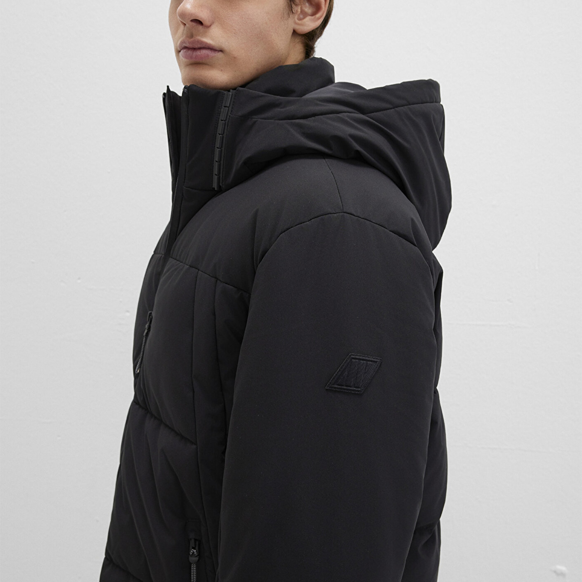 Mavi Kapüşonlu Siyah Şişme Mont 0110675-71379