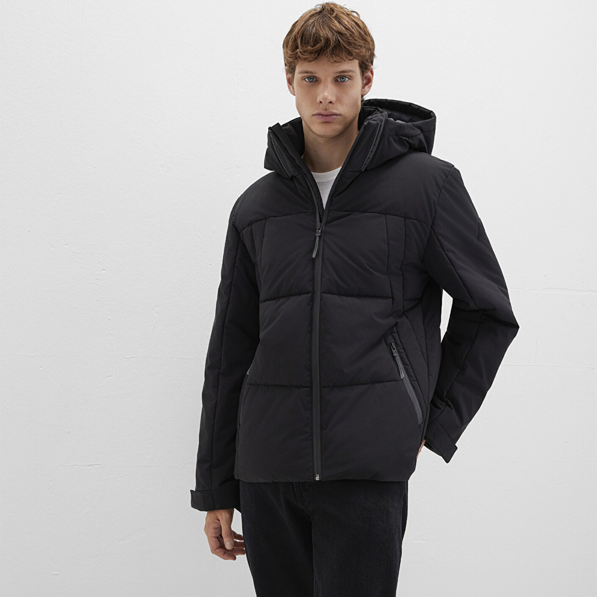 Mavi Kapüşonlu Siyah Şişme Mont 0110675-71379