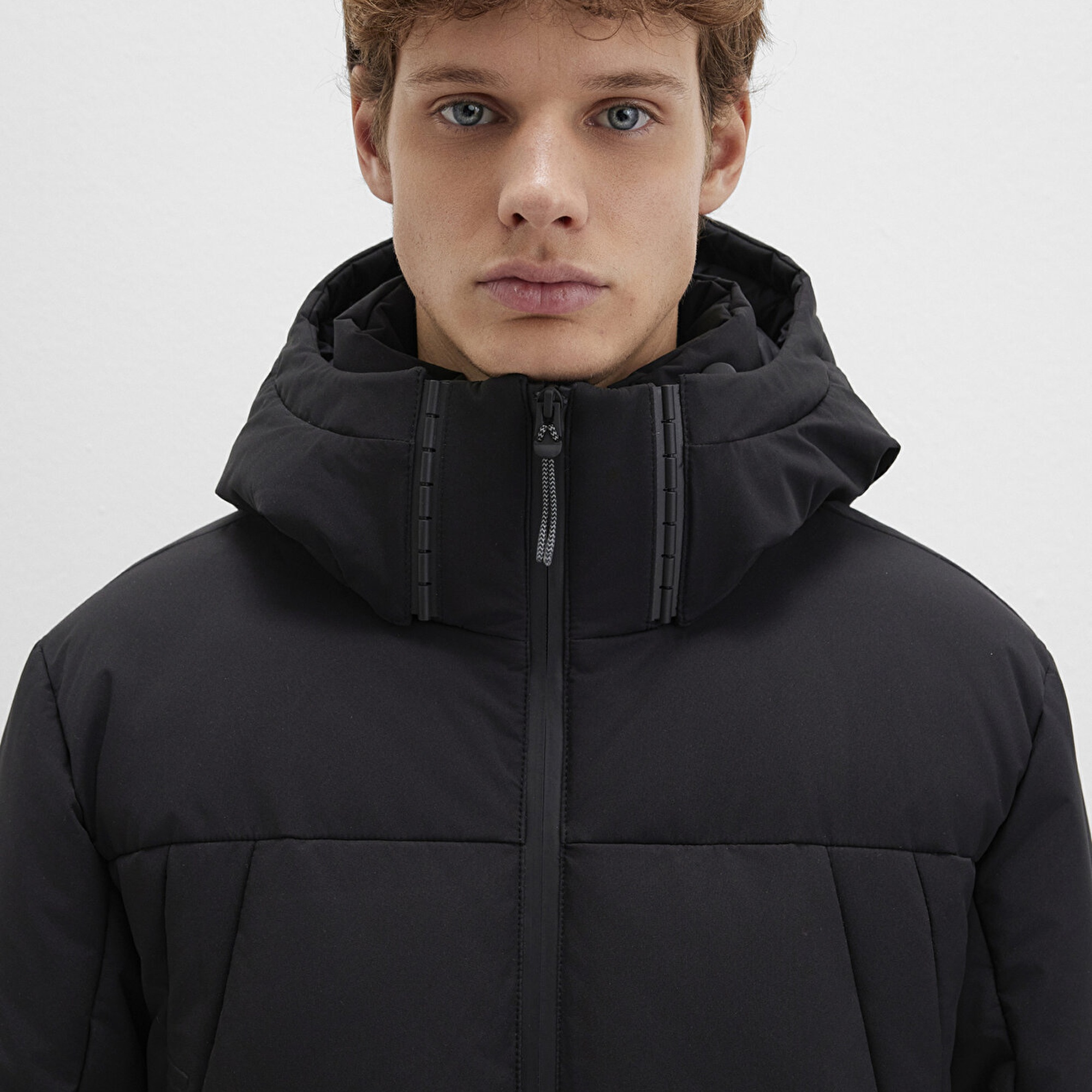 Mavi Kapüşonlu Siyah Şişme Mont 0110675-71379