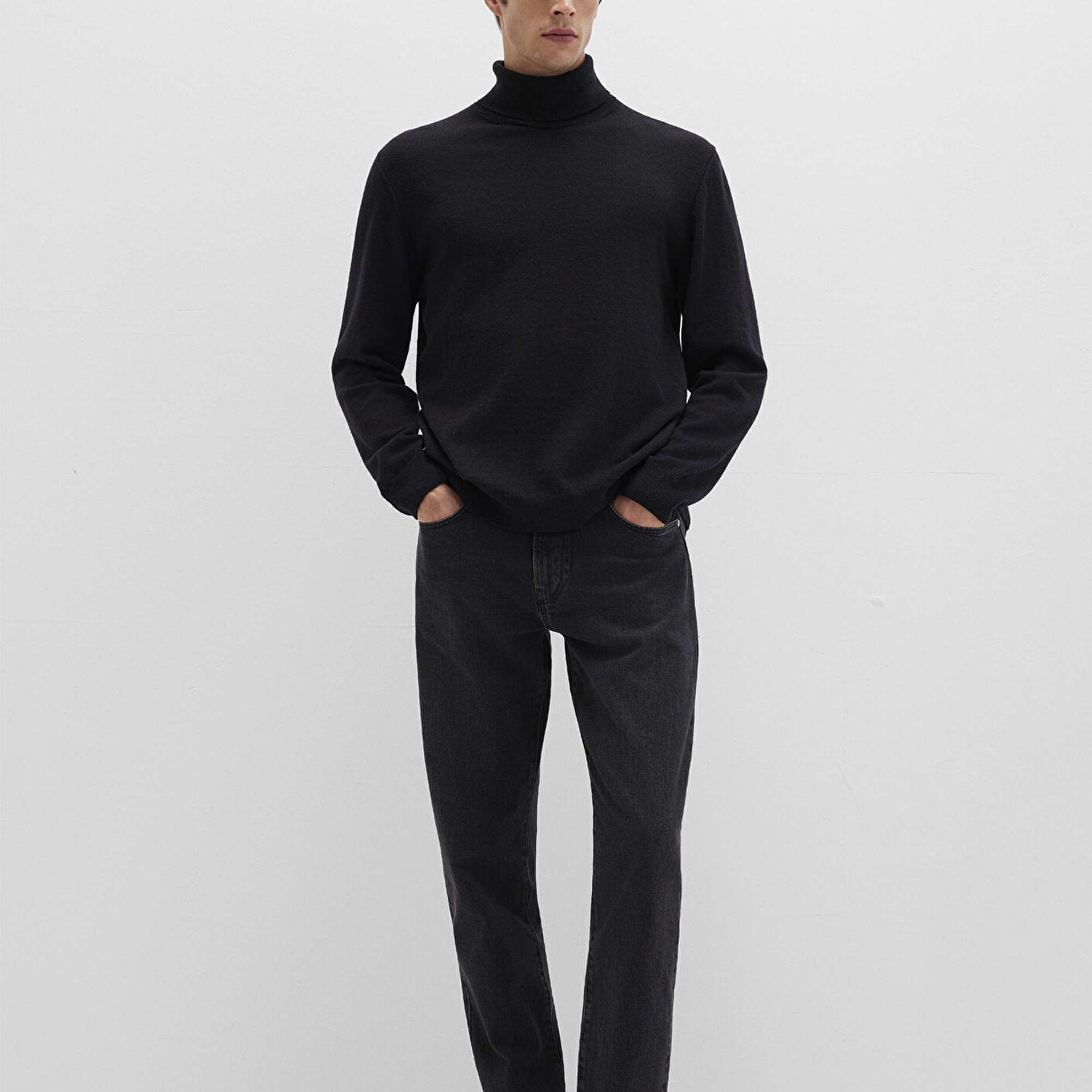 Mavi Yün Karışımlı Boğazlı Siyah Kazak Regular Fit / Normal Kesim 0710372-900