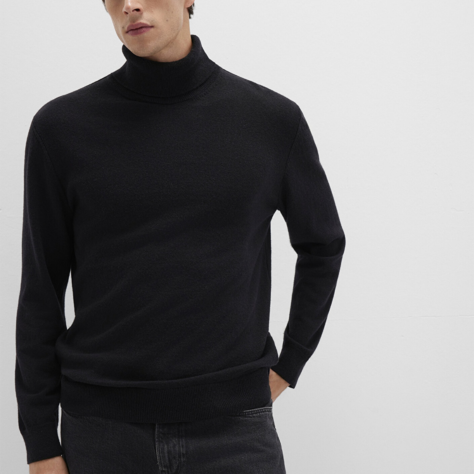 Mavi Yün Karışımlı Boğazlı Siyah Kazak Regular Fit / Normal Kesim 0710372-900