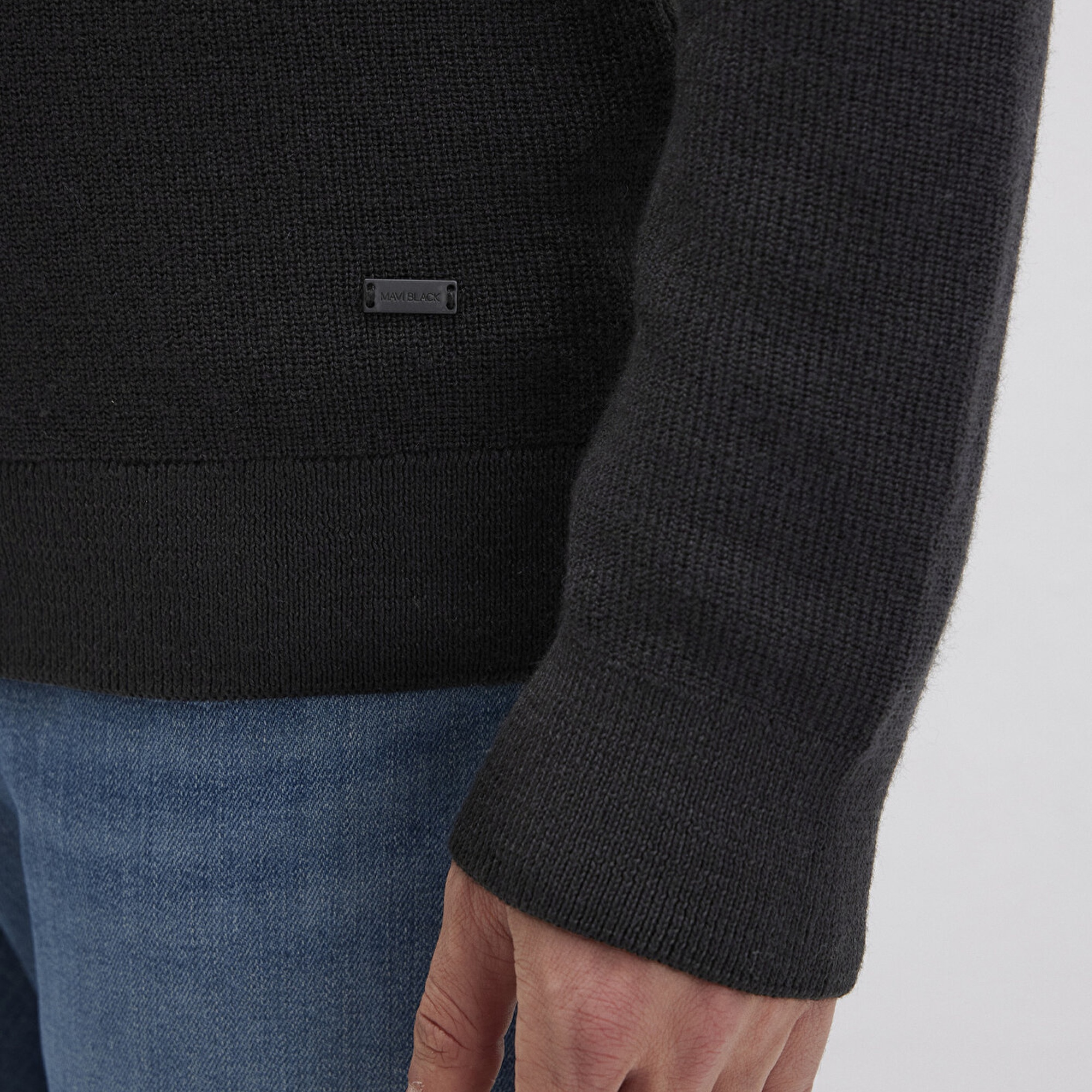 Mavi Yün Karışımlı Siyah Kazak Slim Fit / Dar Kesim 0710291-900