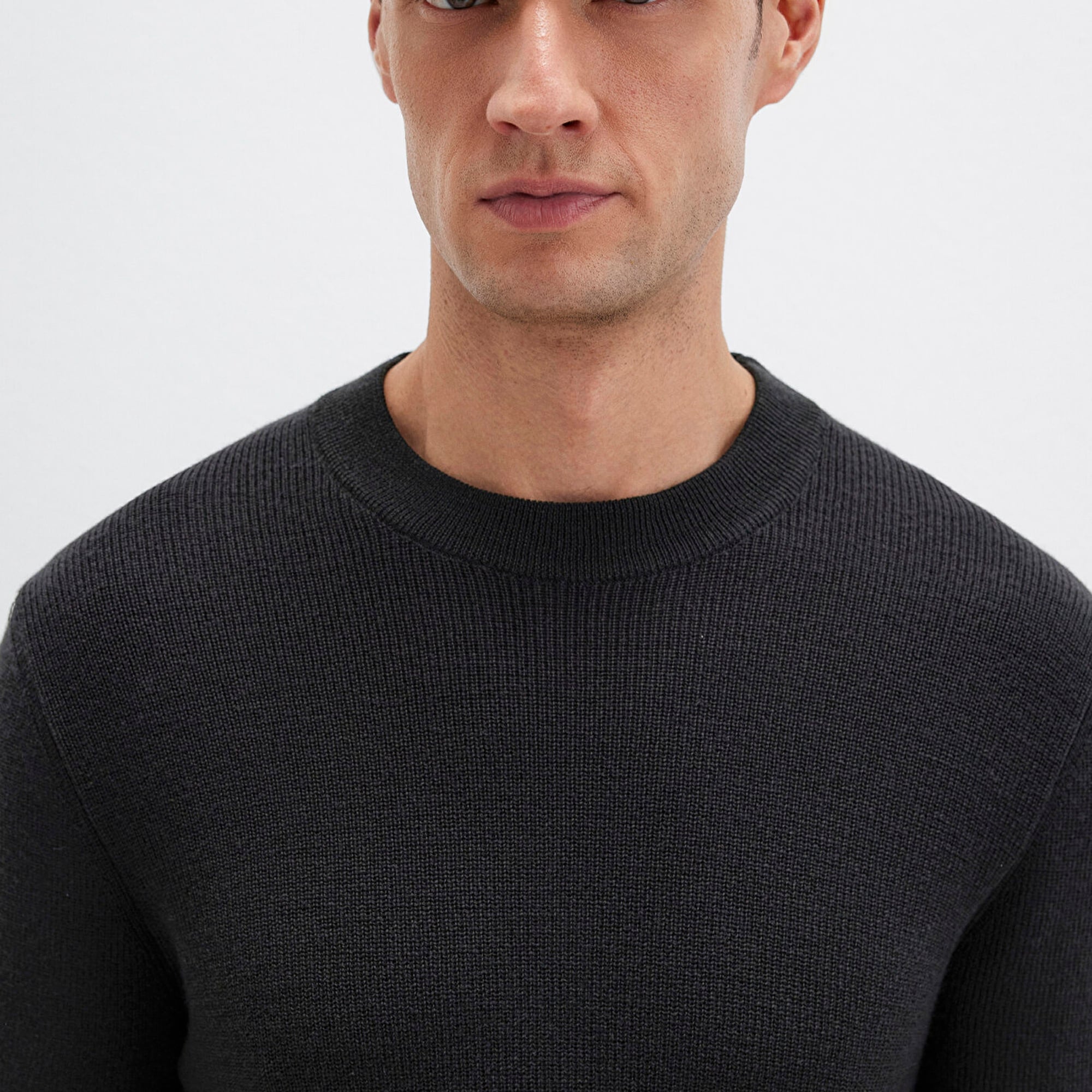 Mavi Yün Karışımlı Siyah Kazak Slim Fit / Dar Kesim 0710291-900