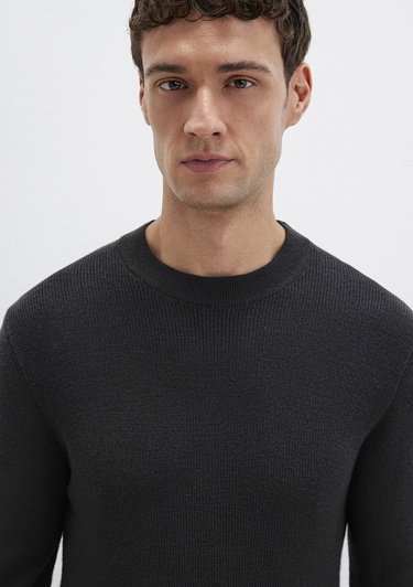  Mavi Yün Karışımlı Siyah Kazak Slim Fit / Dar Kesim 0710291-900