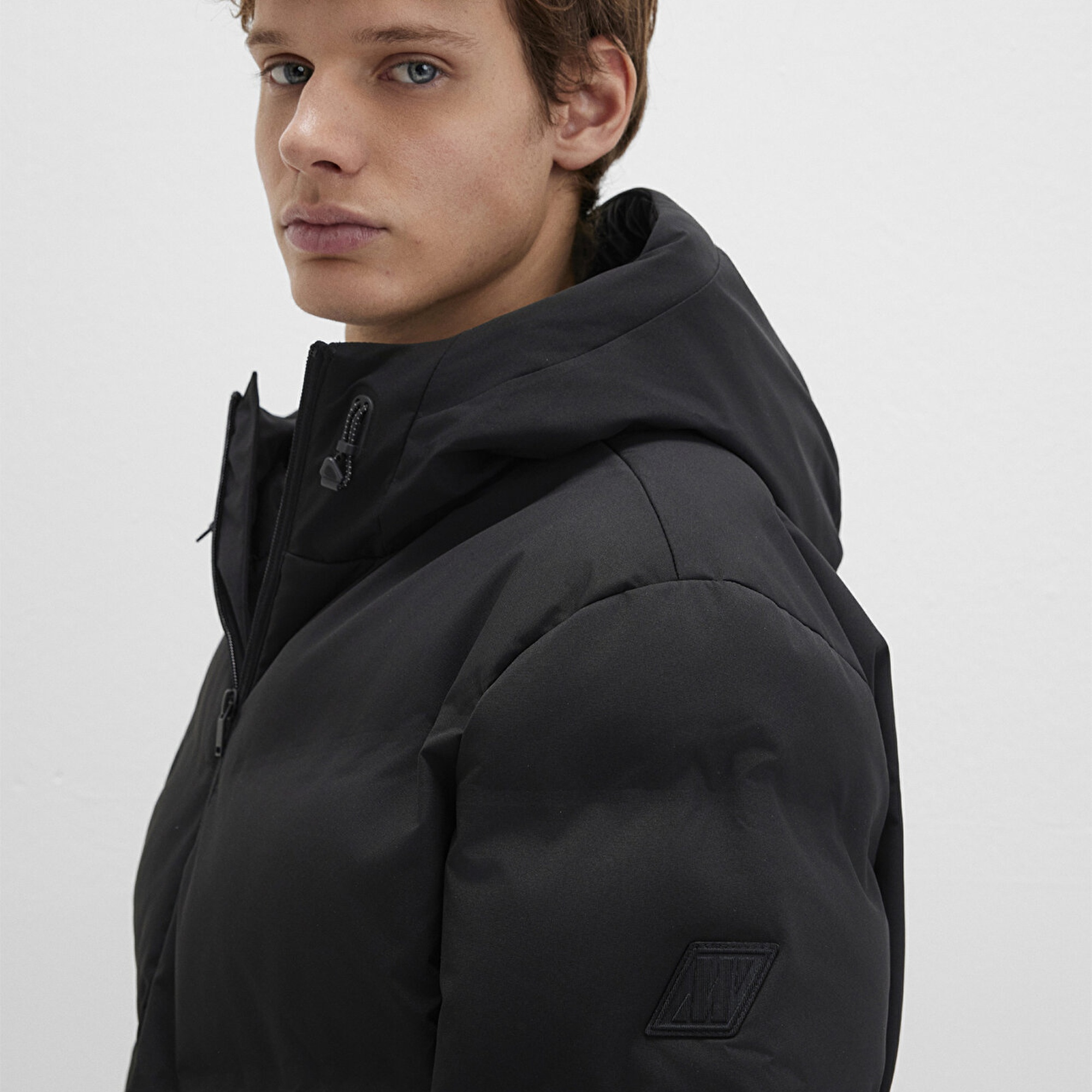 Mavi Kapüşonlu Siyah Şişme Mont 0110651-71379