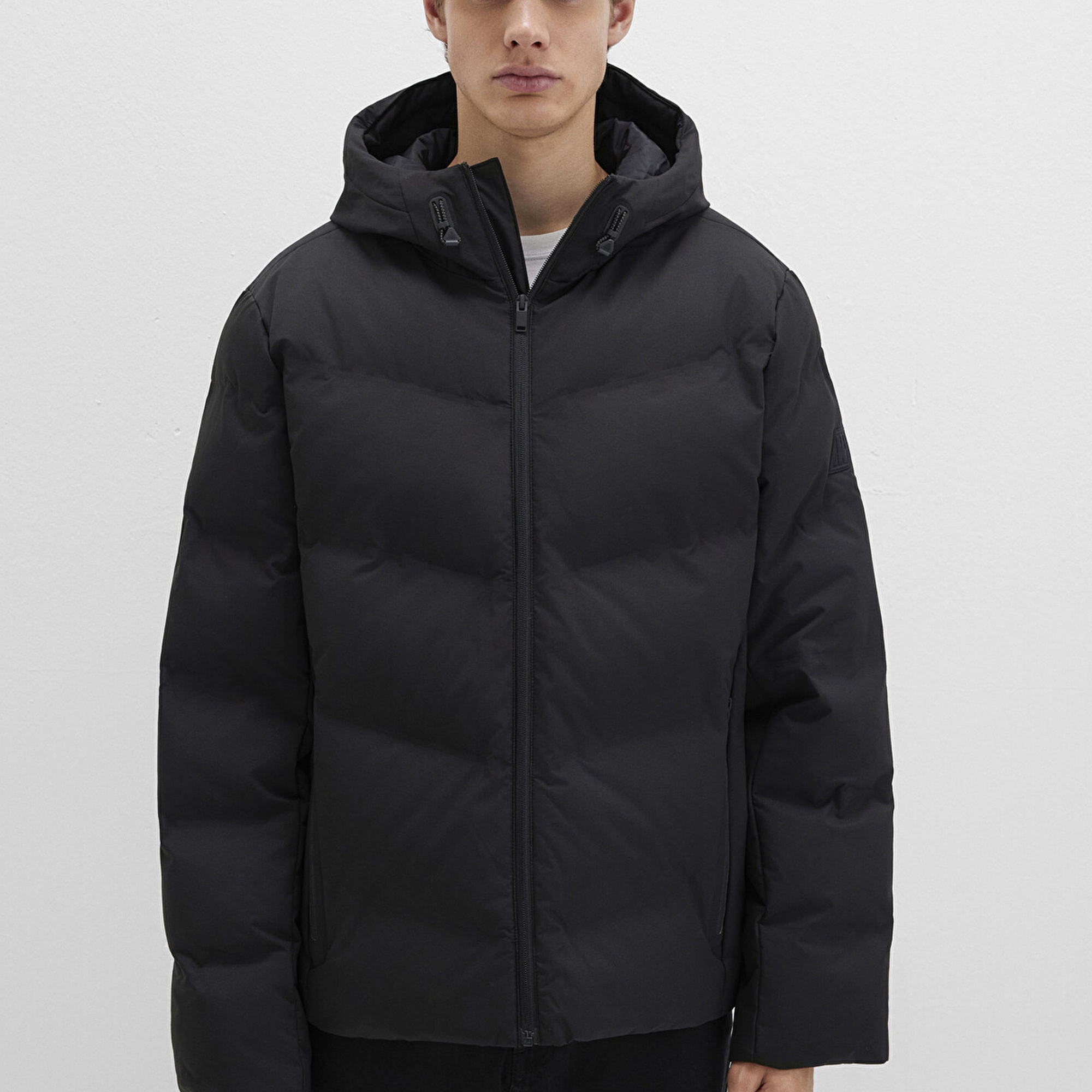 Mavi Kapüşonlu Siyah Şişme Mont 0110651-71379