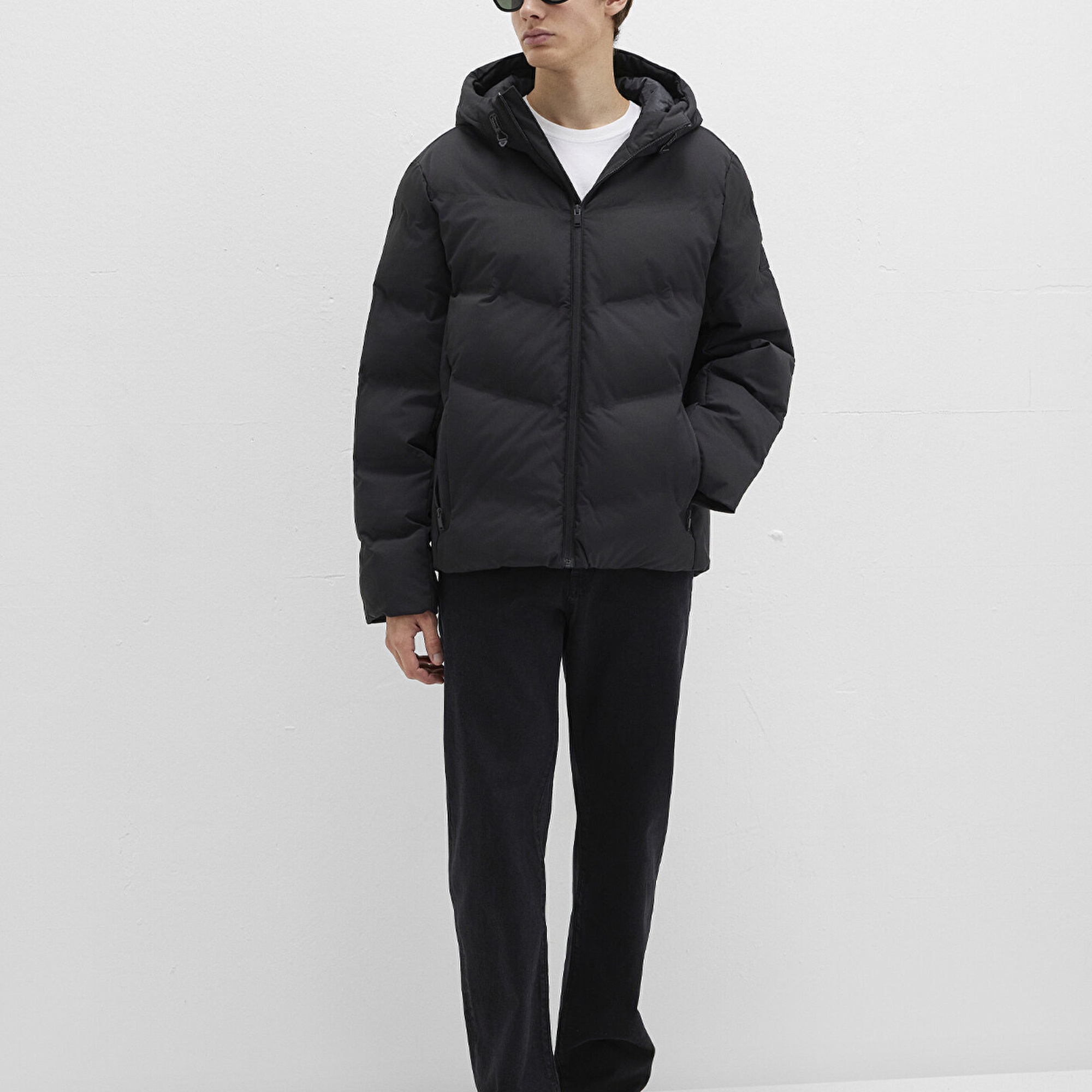 Mavi Kapüşonlu Siyah Şişme Mont 0110651-71379