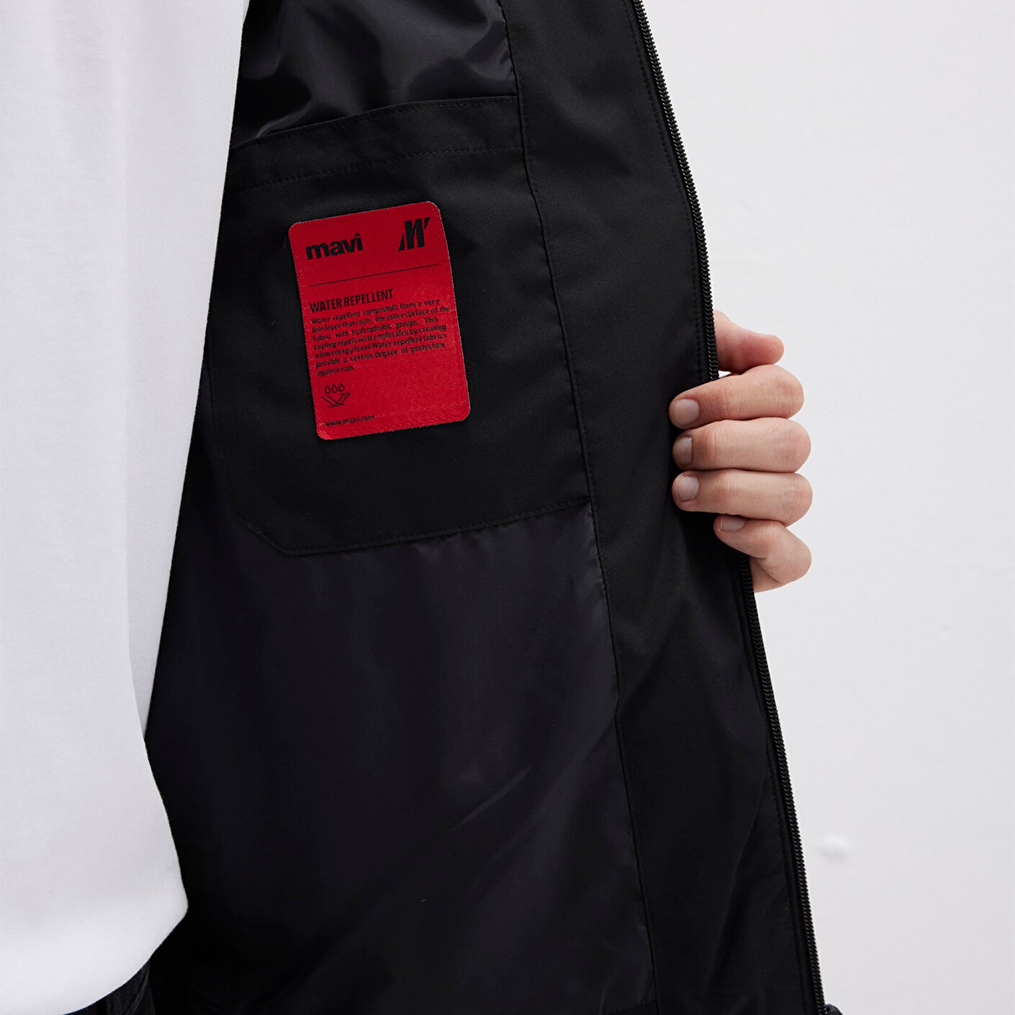 Mavi Kapüşonlu Siyah Şişme Mont 0110651-71379