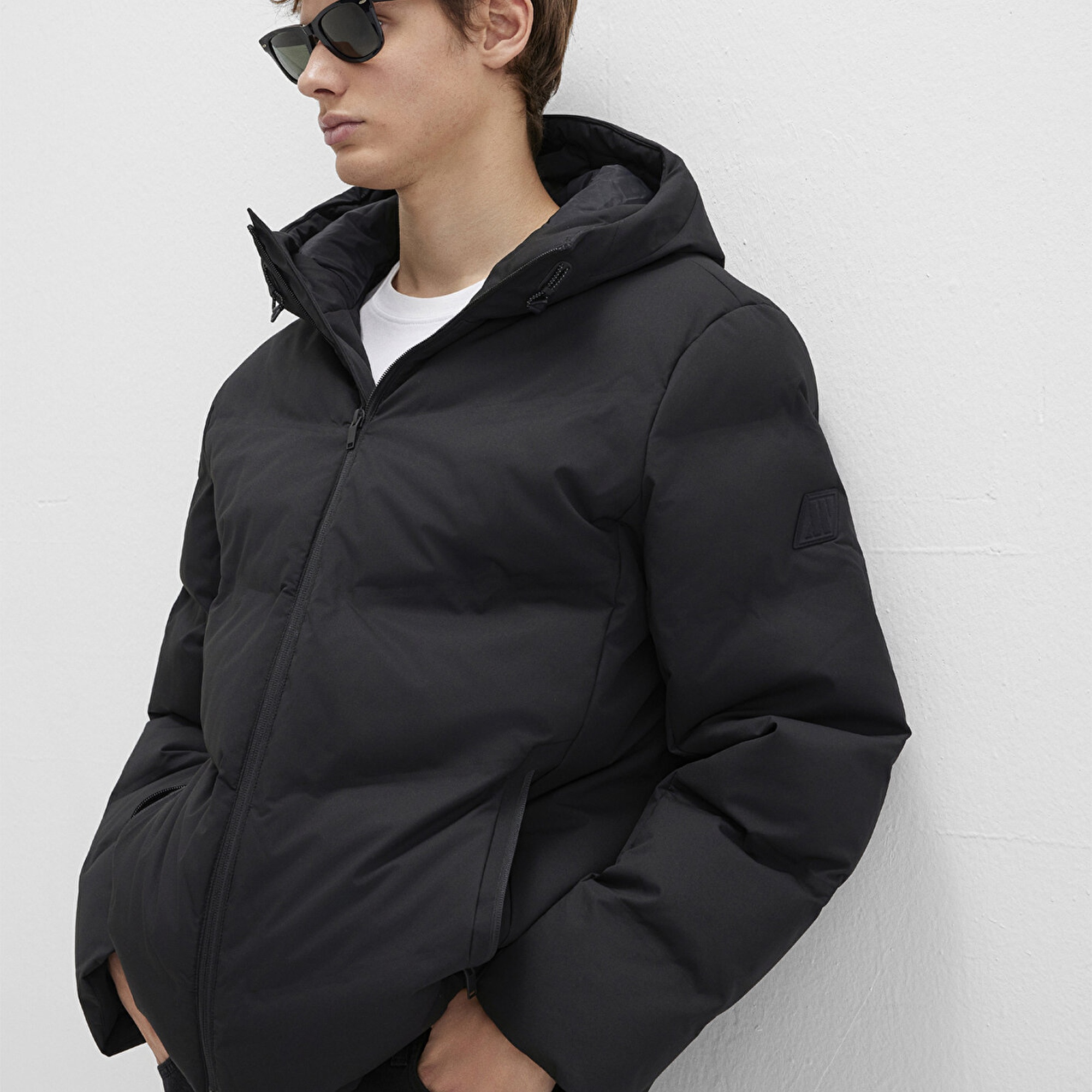 Mavi Kapüşonlu Siyah Şişme Mont 0110651-71379