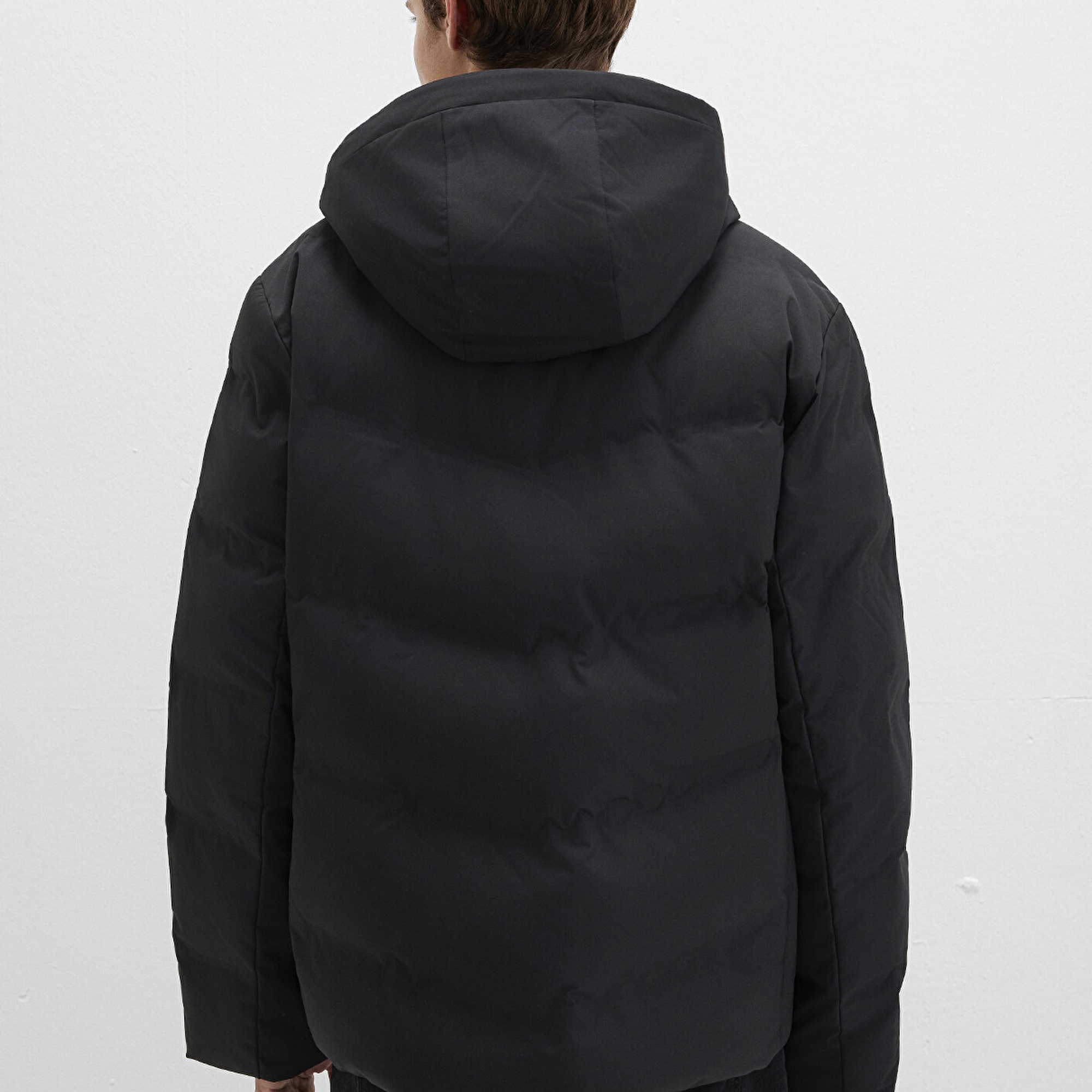 Mavi Kapüşonlu Siyah Şişme Mont 0110651-71379