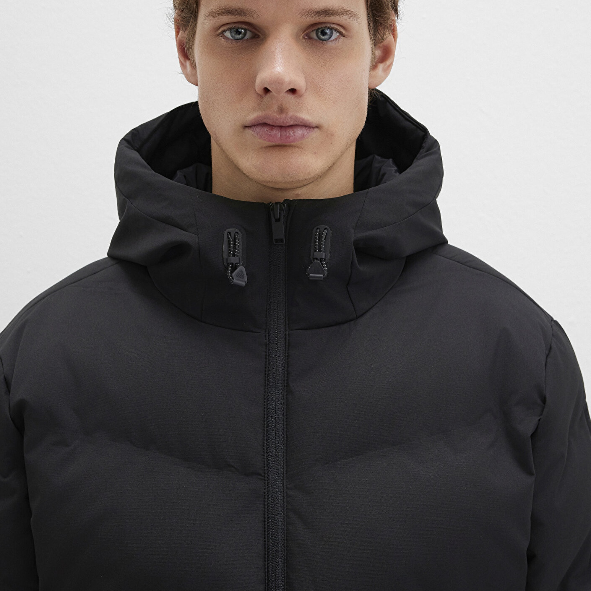 Mavi Kapüşonlu Siyah Şişme Mont 0110651-71379