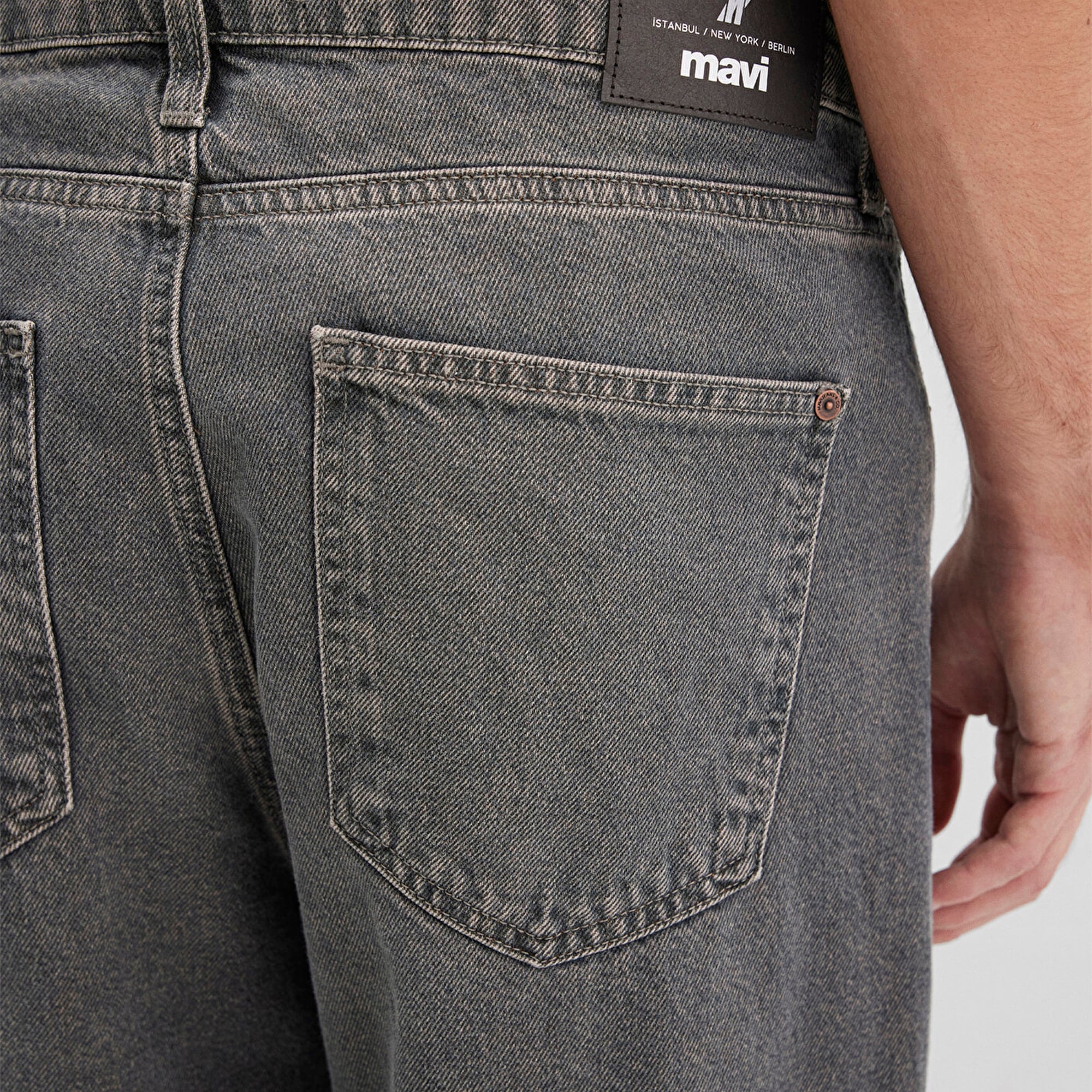 Mavi Toronto Street Vintage Koyu Mavi Denim Jean Pantolon 0010289-91291